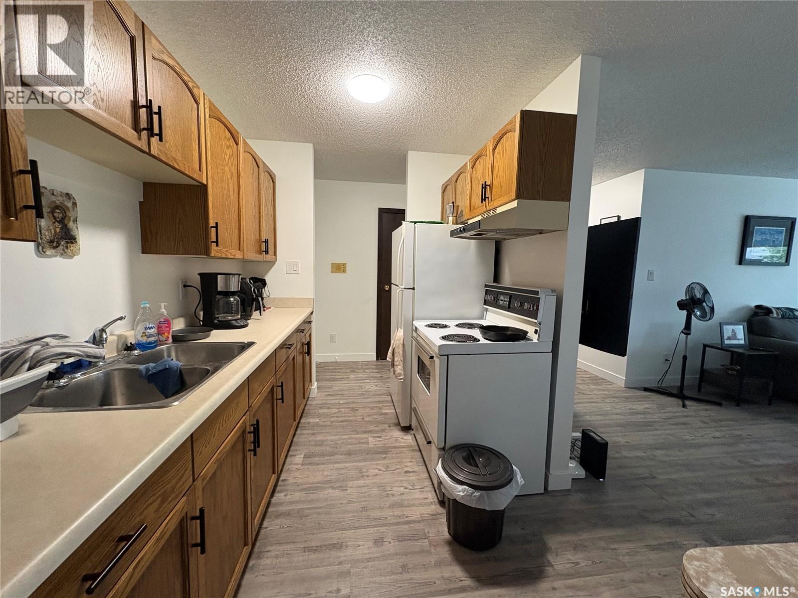 144 First Avenue N, Yorkton, Saskatchewan  S3N 1J8 - Photo 11 - SK047793