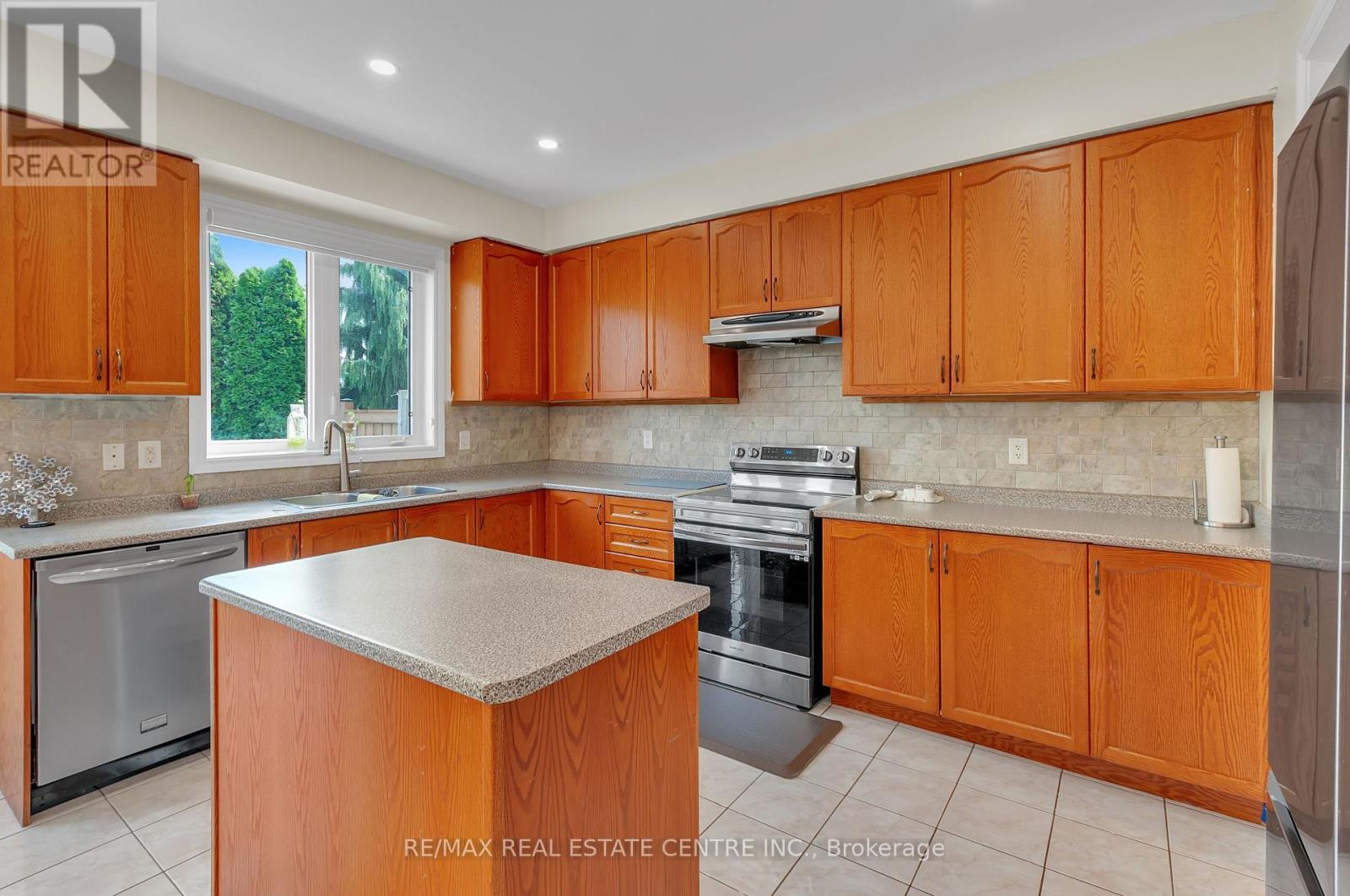 13 Lions Court, Essa, Ontario  L0M 1B5 - Photo 14 - N13761266