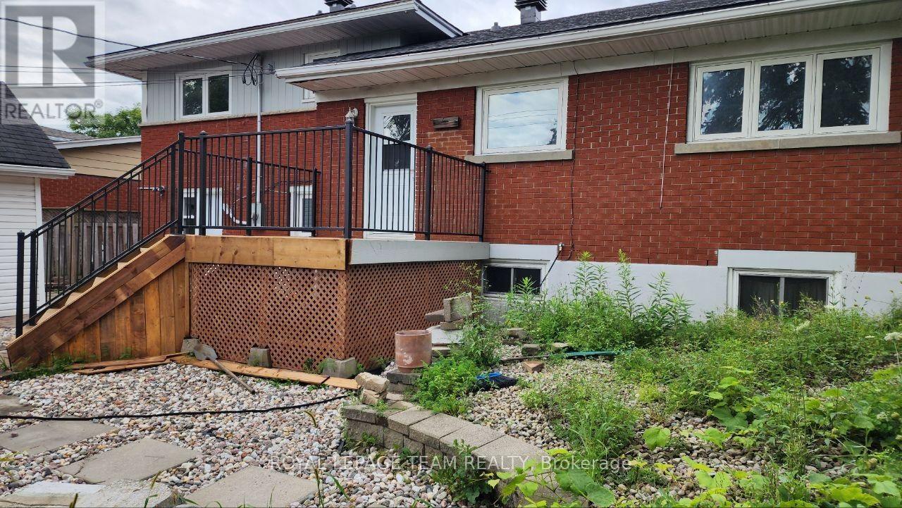 Upstrs - 1015 Pinecrest Road, Ottawa, Ontario  K2B 6B6 - Photo 20 - X13669888
