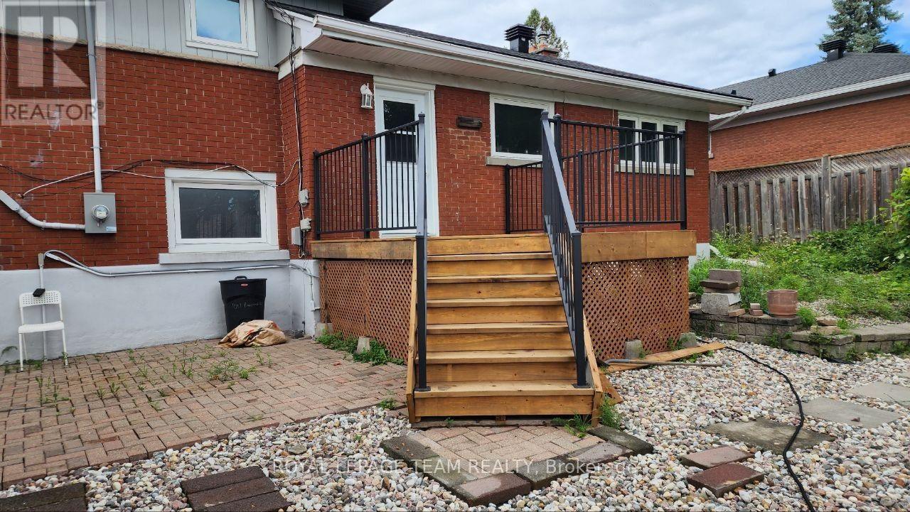 Upstrs - 1015 Pinecrest Road, Ottawa, Ontario  K2B 6B6 - Photo 16 - X13669888