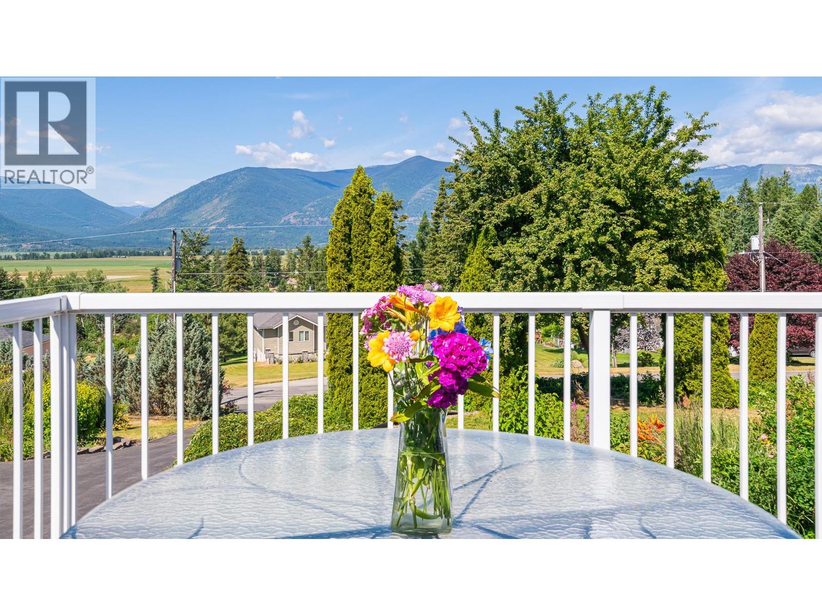 1506 1st Avenue NW, Creston, British Columbia  V0B 1G6 - Photo 2 - 10375158