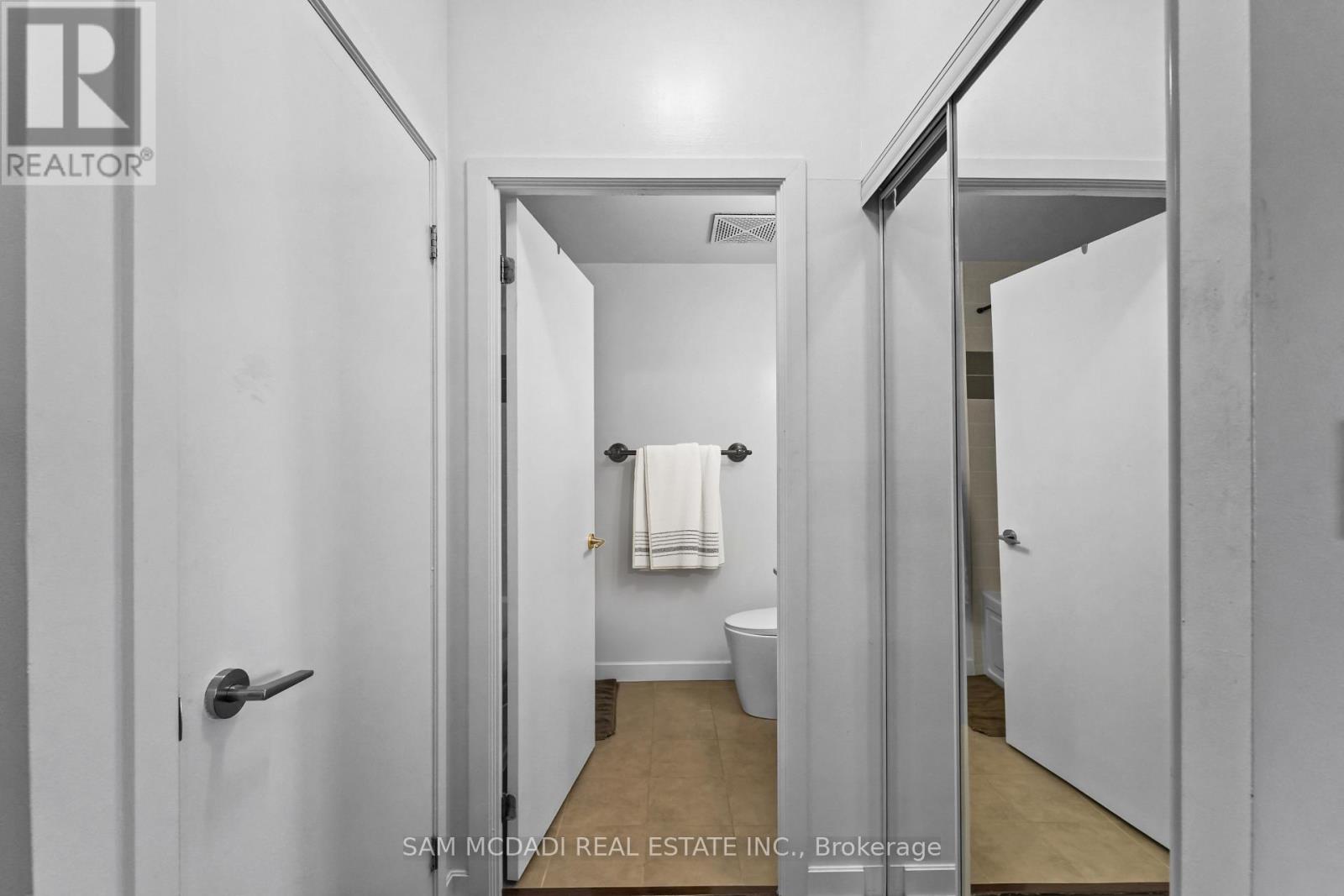 2304 - 18 Harbour Street, Toronto, Ontario  M5J 2Z6 - Photo 13 - C13763394