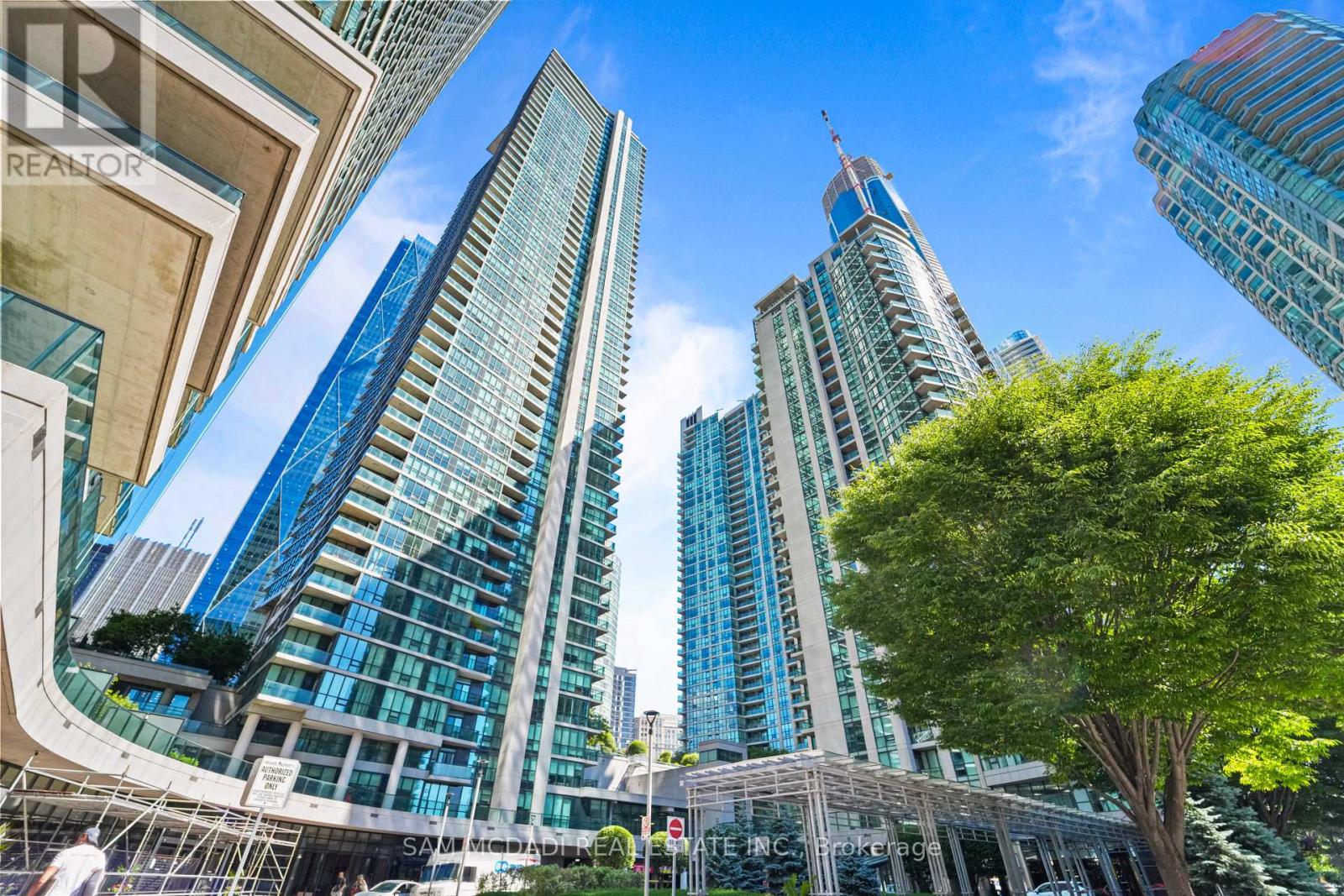 2304 - 18 Harbour Street, Toronto, Ontario  M5J 2Z6 - Photo 2 - C13763394