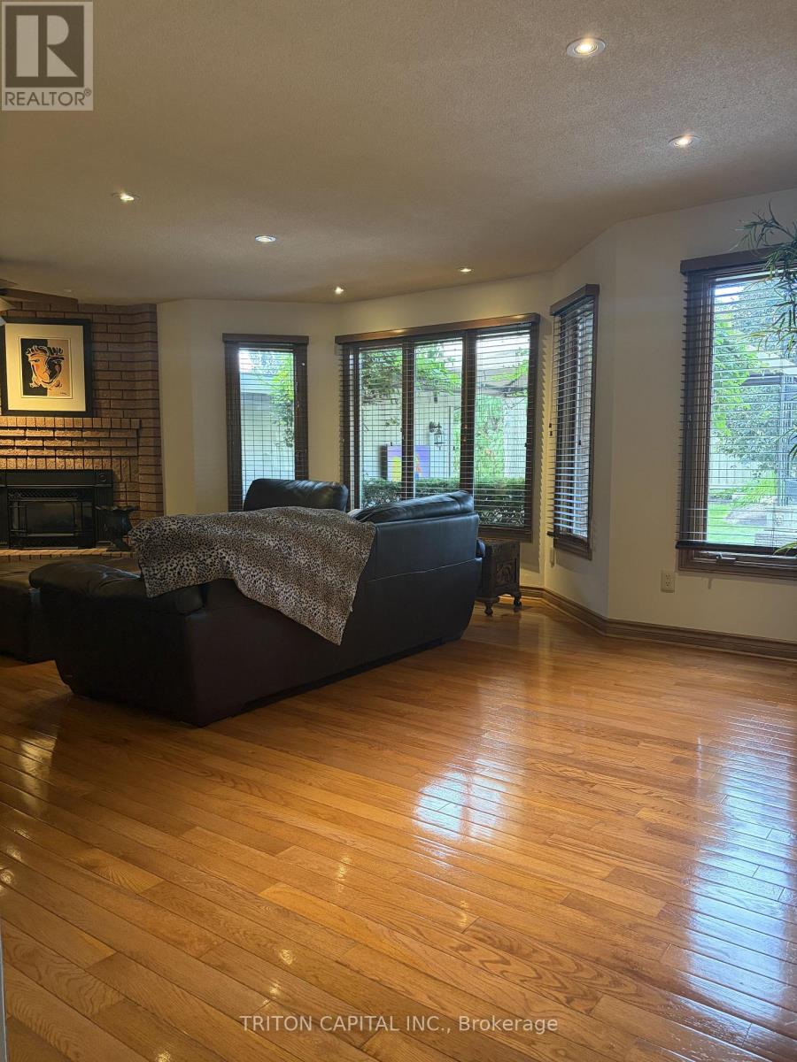 64 Dianawood Ridge, Vaughan, Ontario  L4L 6X9 - Photo 4 - N13762744