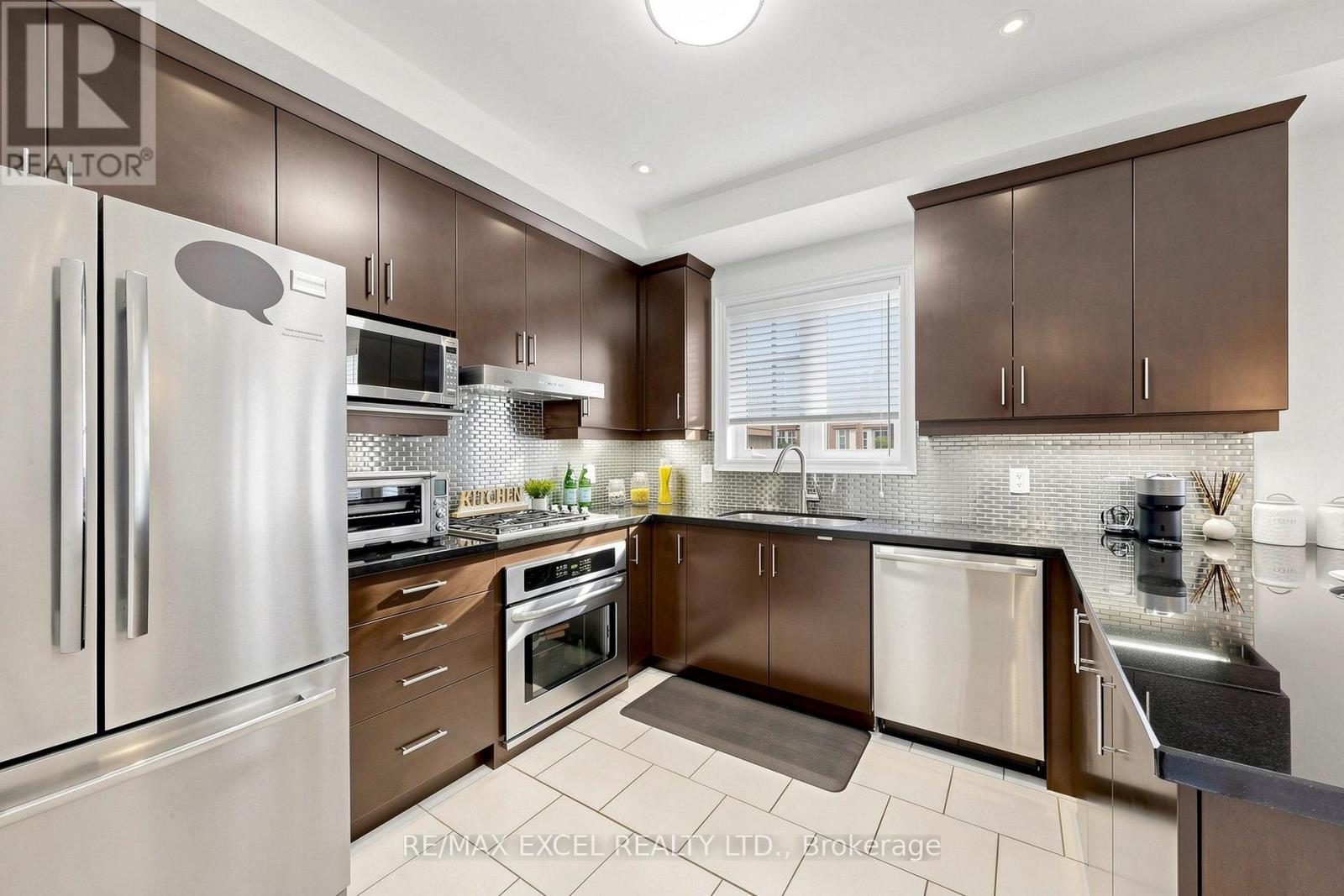 25 Lord Durham Road, Markham, Ontario  L6G 0C2 - Photo 9 - N13763210