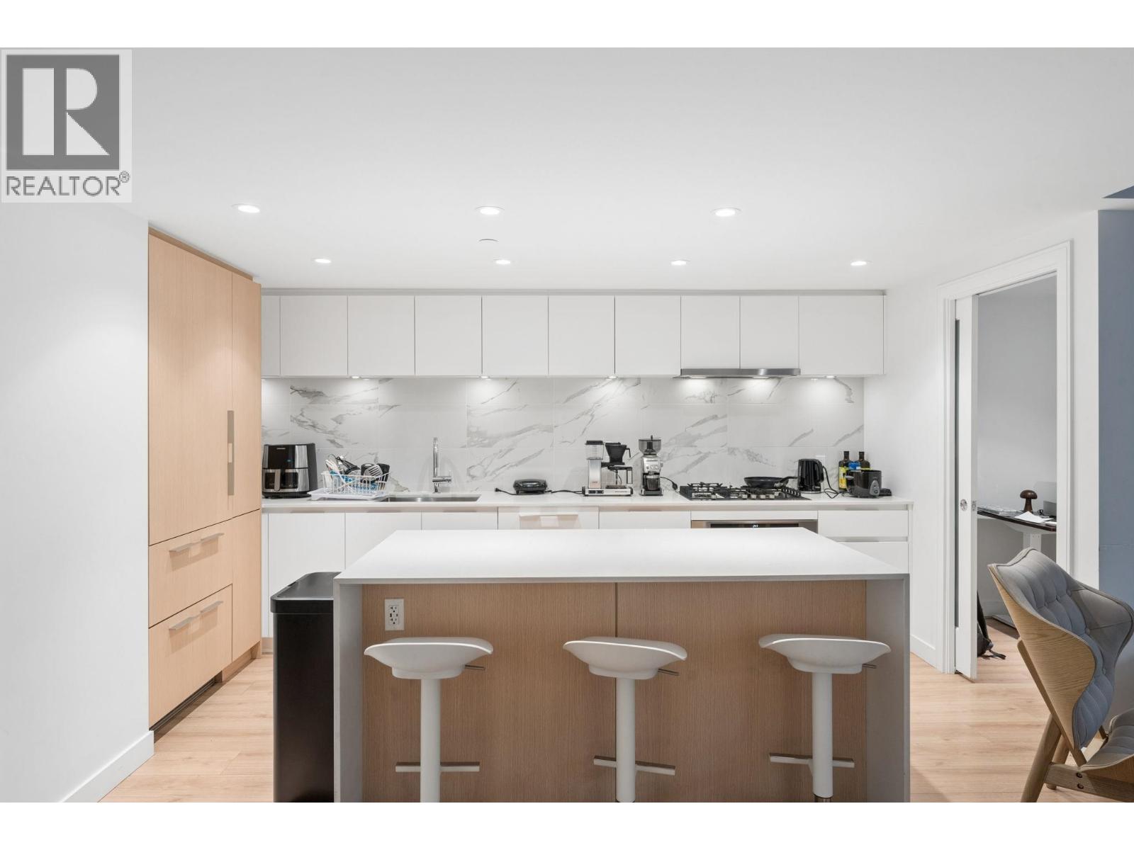 305 1500 Fern Street, North Vancouver, British Columbia  V7J 0E6 - Photo 5 - R3163565