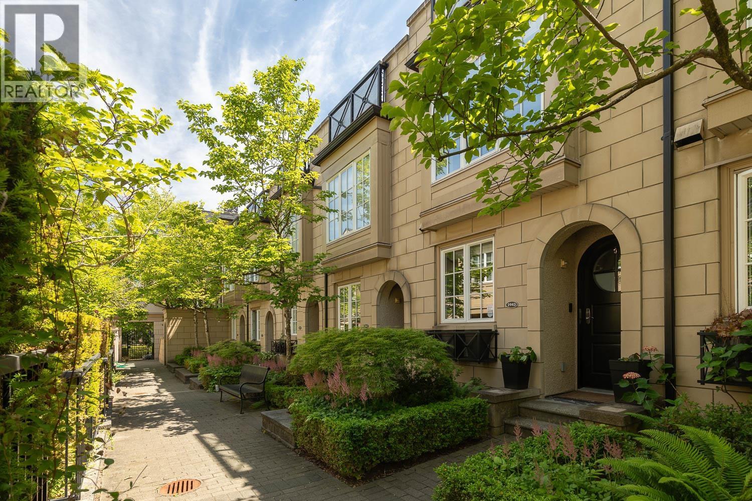 2943 LAUREL STREET, vancouver, British Columbia