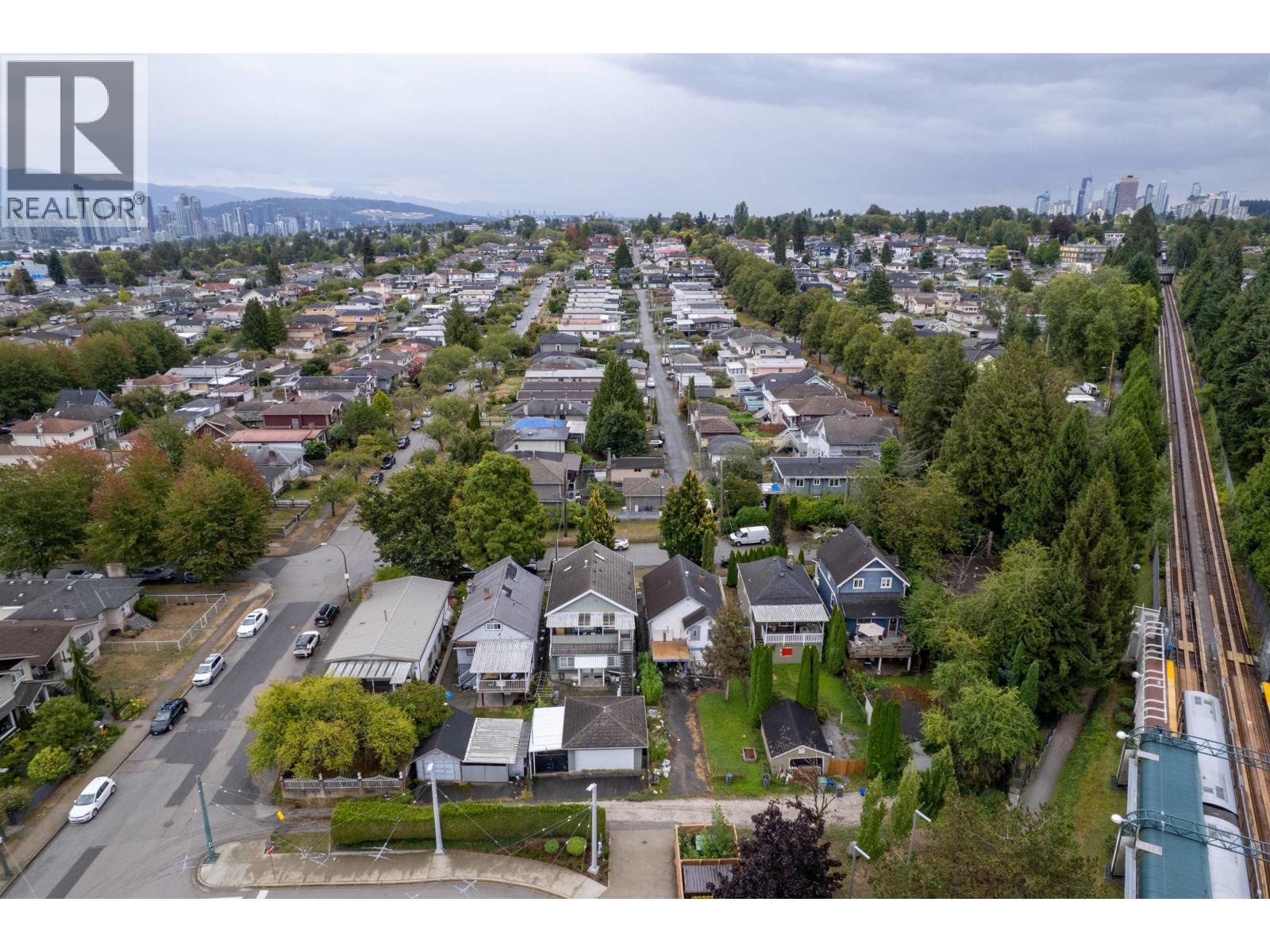 2474 E 24th Avenue, Vancouver, British Columbia  V5R 5X6 - Photo 3 - R3163558