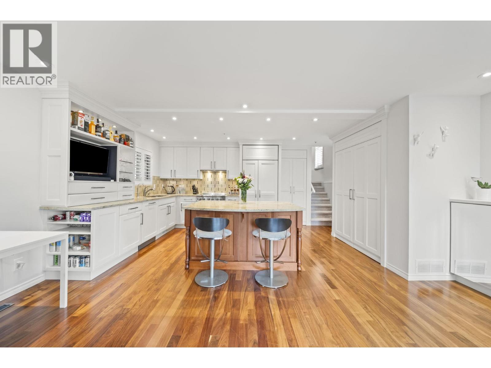 2408 Se Marine Drive, Vancouver, British Columbia  V5S 2H1 - Photo 2 - R3163568