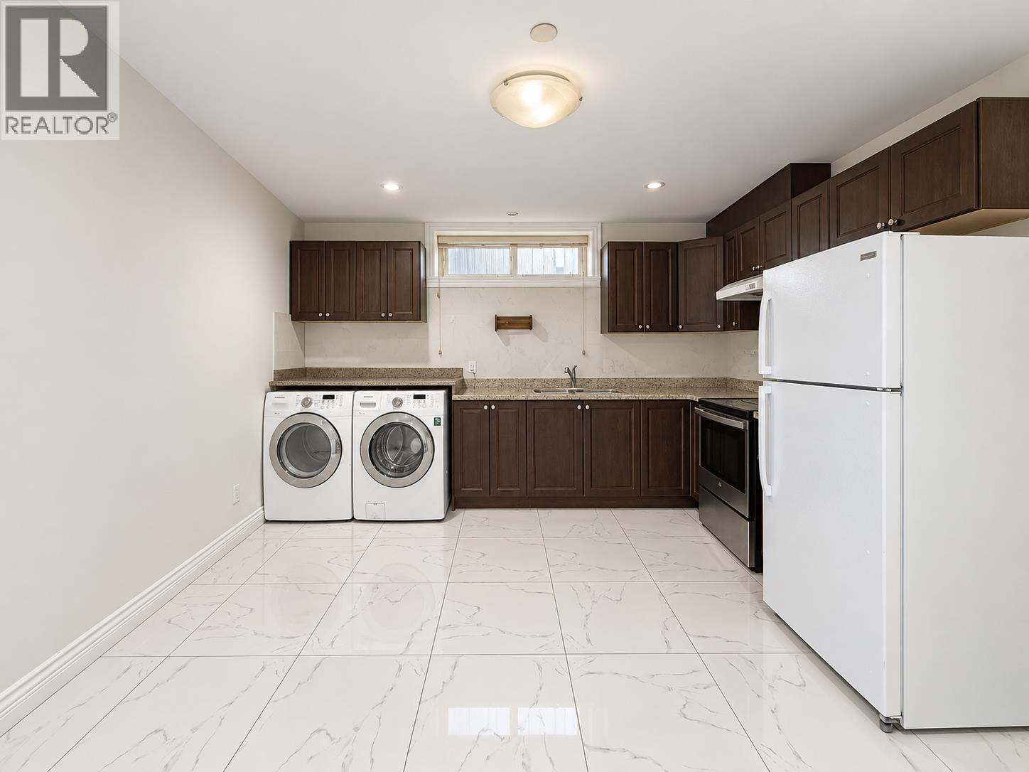 7452 HUMM ST, vancouver, British Columbia