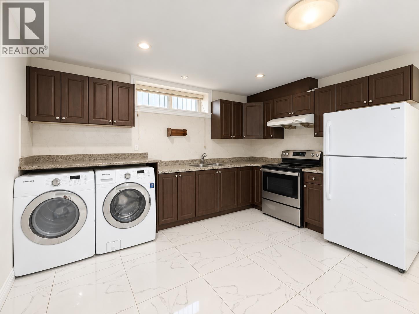 7452 Humm St, Vancouver, British Columbia  V5P 4B8 - Photo 2 - R3163620