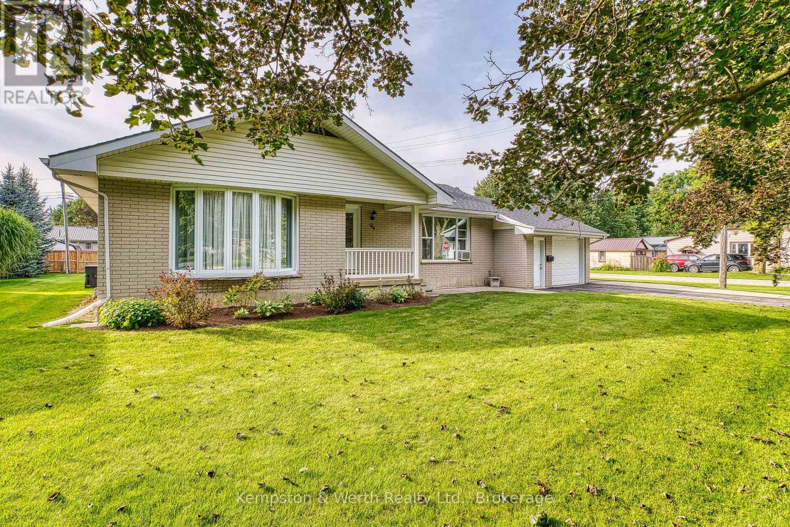 144 King Street, North Perth, Ontario  N0G 1B0 - Photo 3 - X13763412