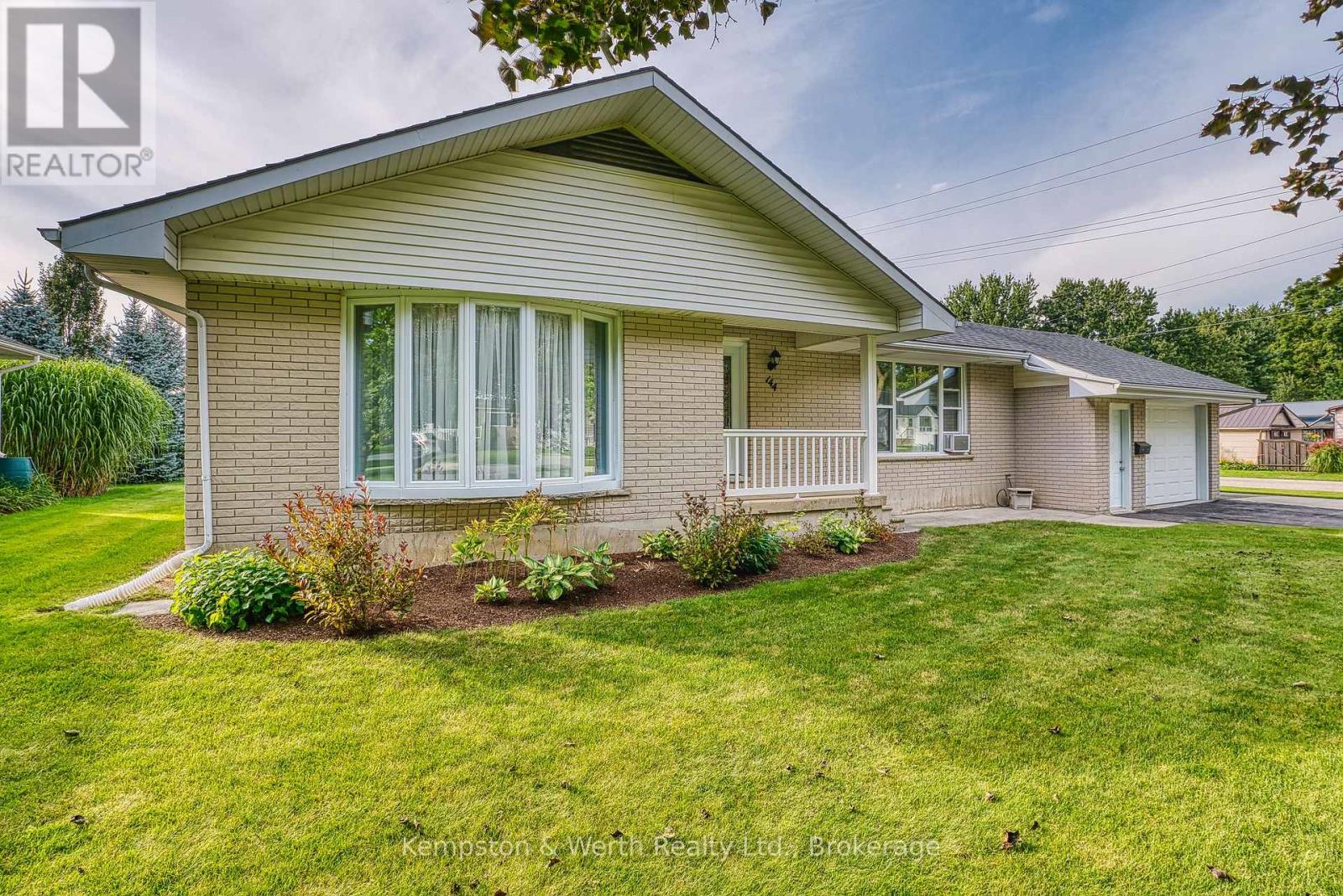 144 King Street, North Perth, Ontario  N0G 1B0 - Photo 4 - X13763412