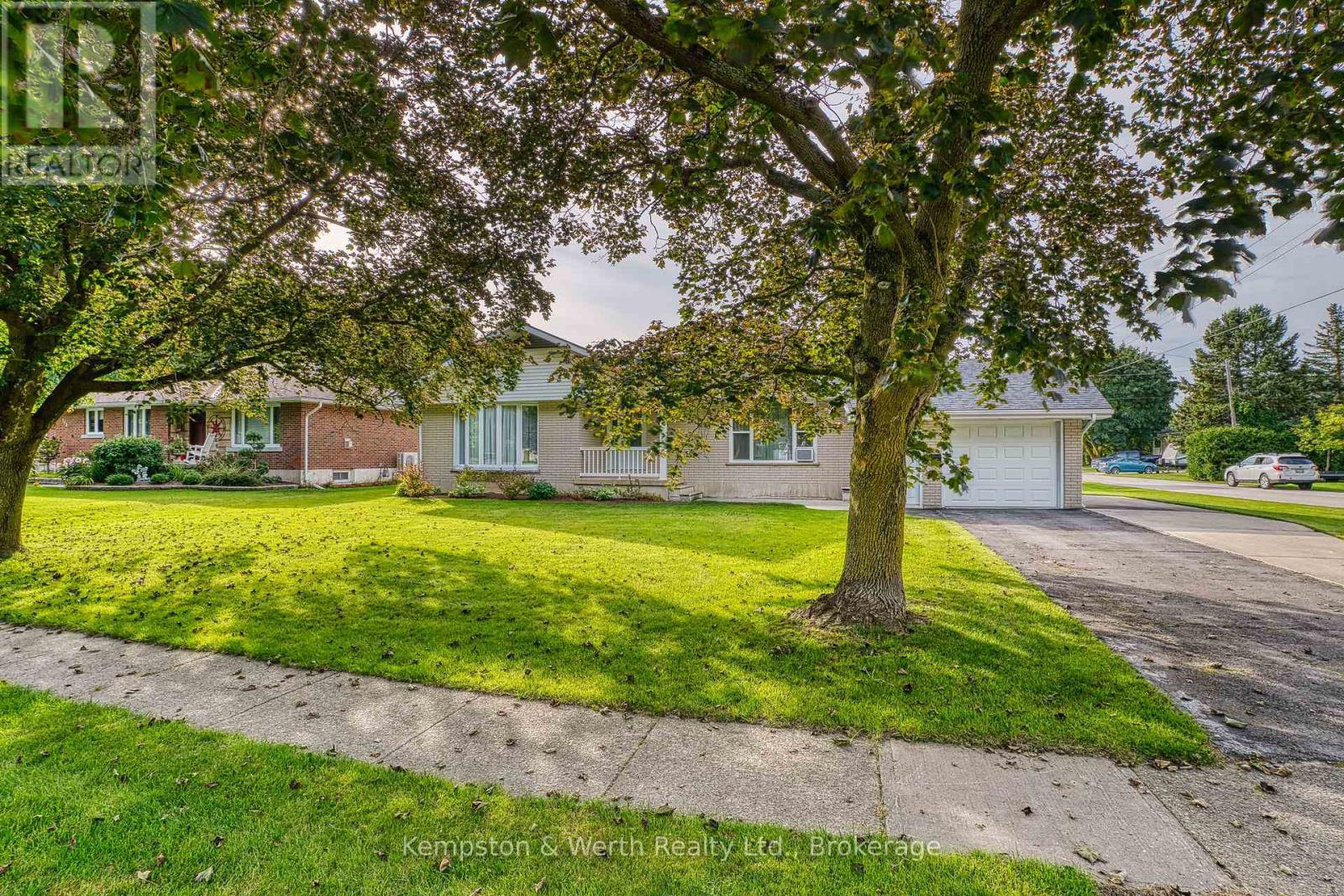 144 King Street, North Perth, Ontario  N0G 1B0 - Photo 6 - X13763412