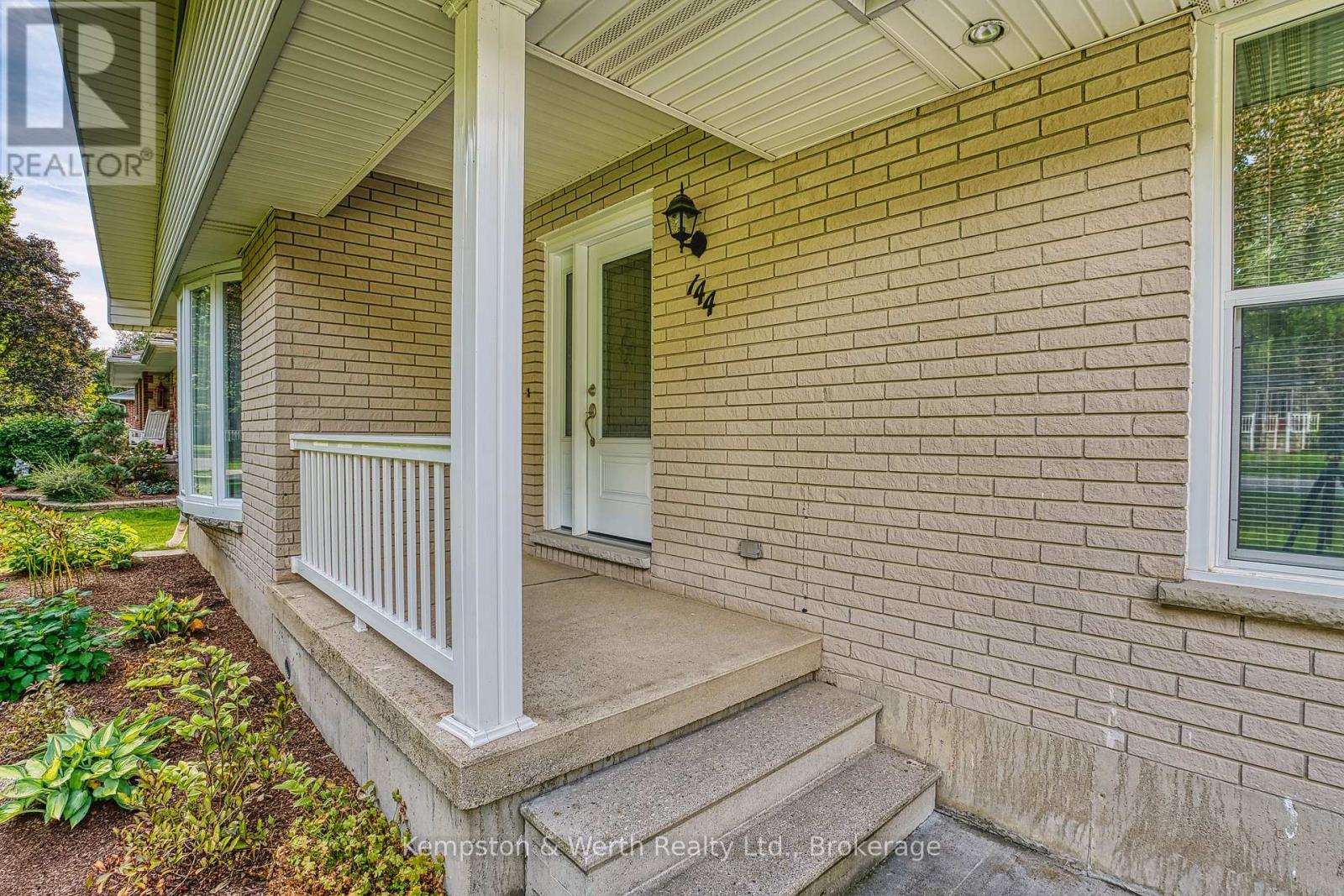 144 King Street, North Perth, Ontario  N0G 1B0 - Photo 8 - X13763412