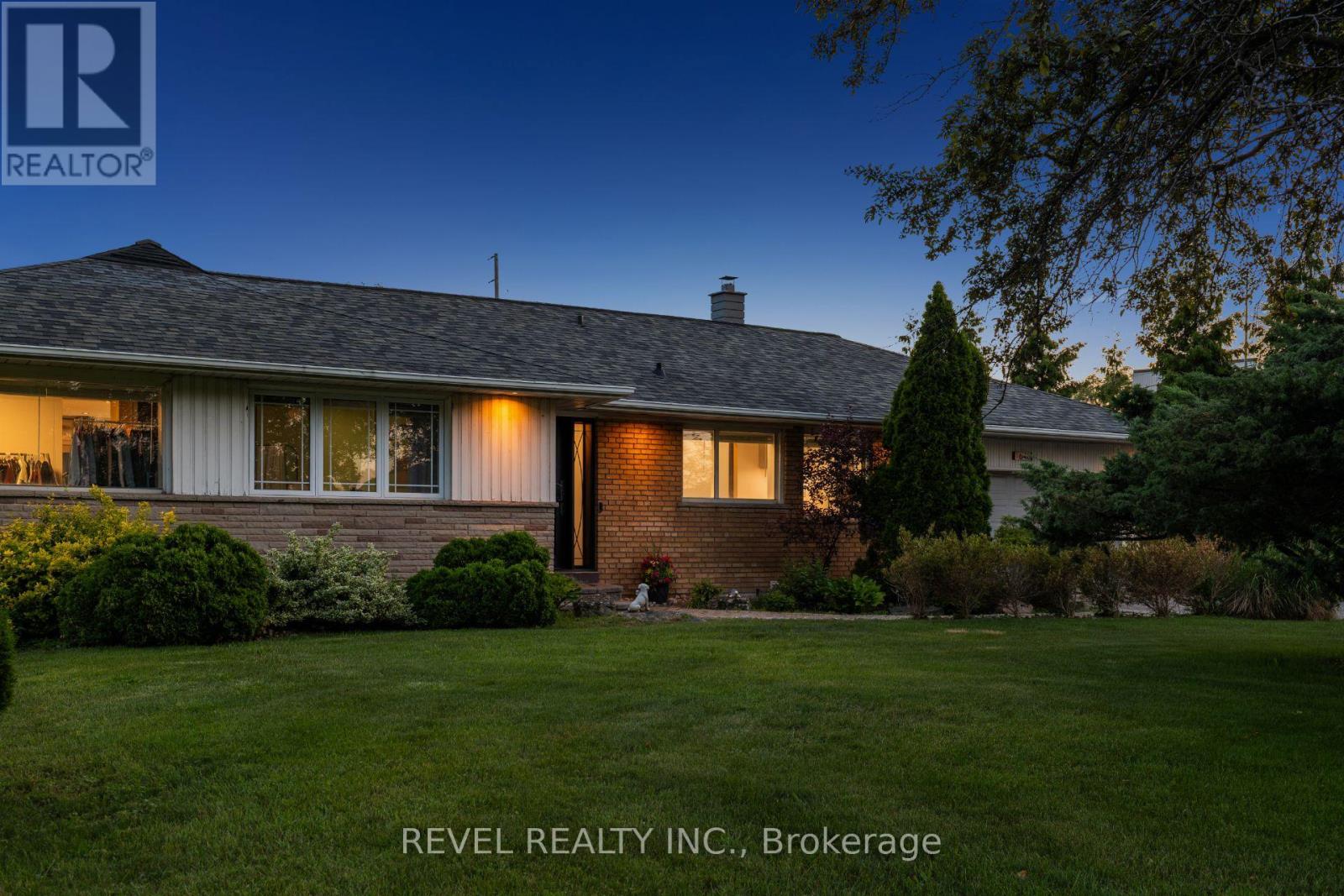 1648 Crediton Parkway, Mississauga, Ontario  L5G 3X3 - Photo 2 - W13763428