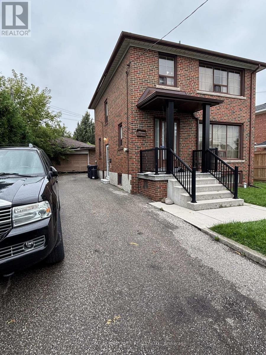 200 Locksley Avenue, Toronto, Ontario  M6B 3N9 - Photo 3 - W13763462