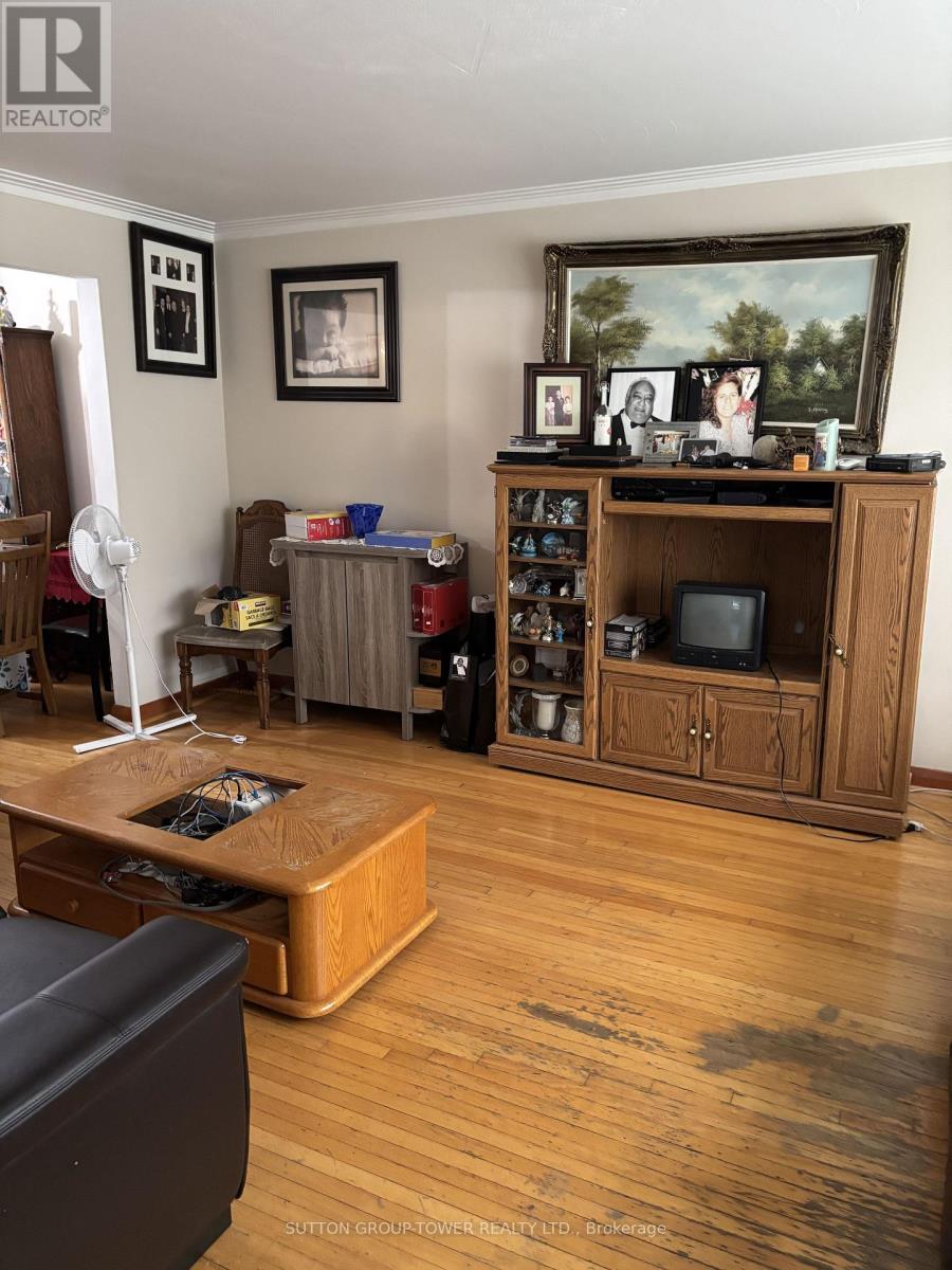 200 Locksley Avenue, Toronto, Ontario  M6B 3N9 - Photo 5 - W13763462