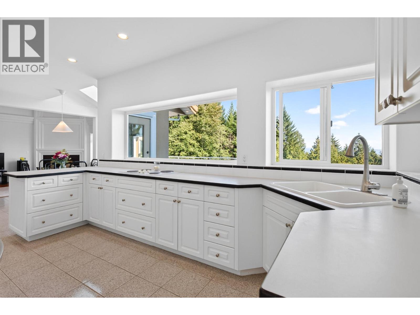 1535 Parkway Boulevard, Coquitlam, British Columbia  V3E 2Y5 - Photo 14 - R3163484