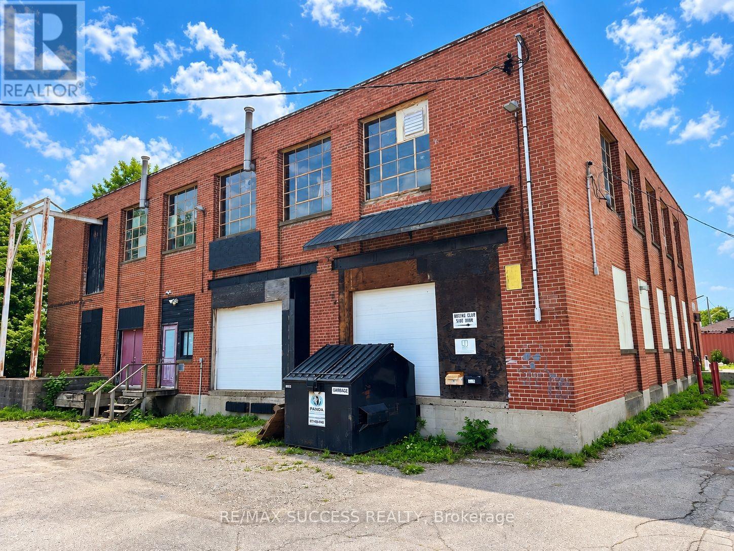 15 WEBLING STREET, Brantford, Ontario