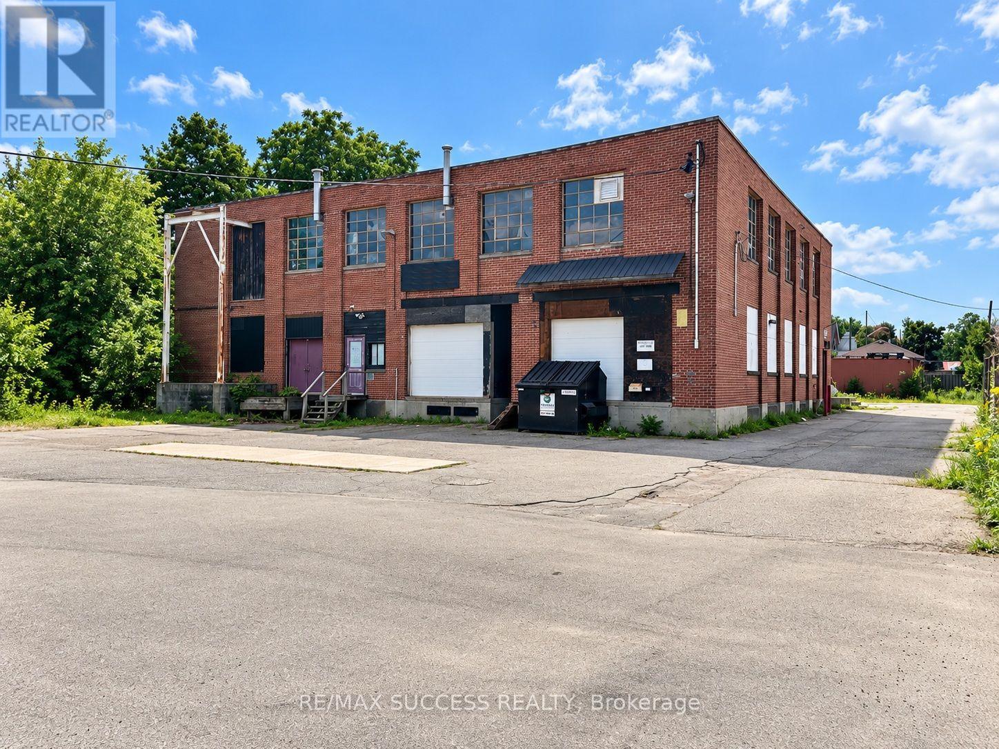 15 Webling Street, Brantford, Ontario  N3S 2S8 - Photo 2 - X13763476
