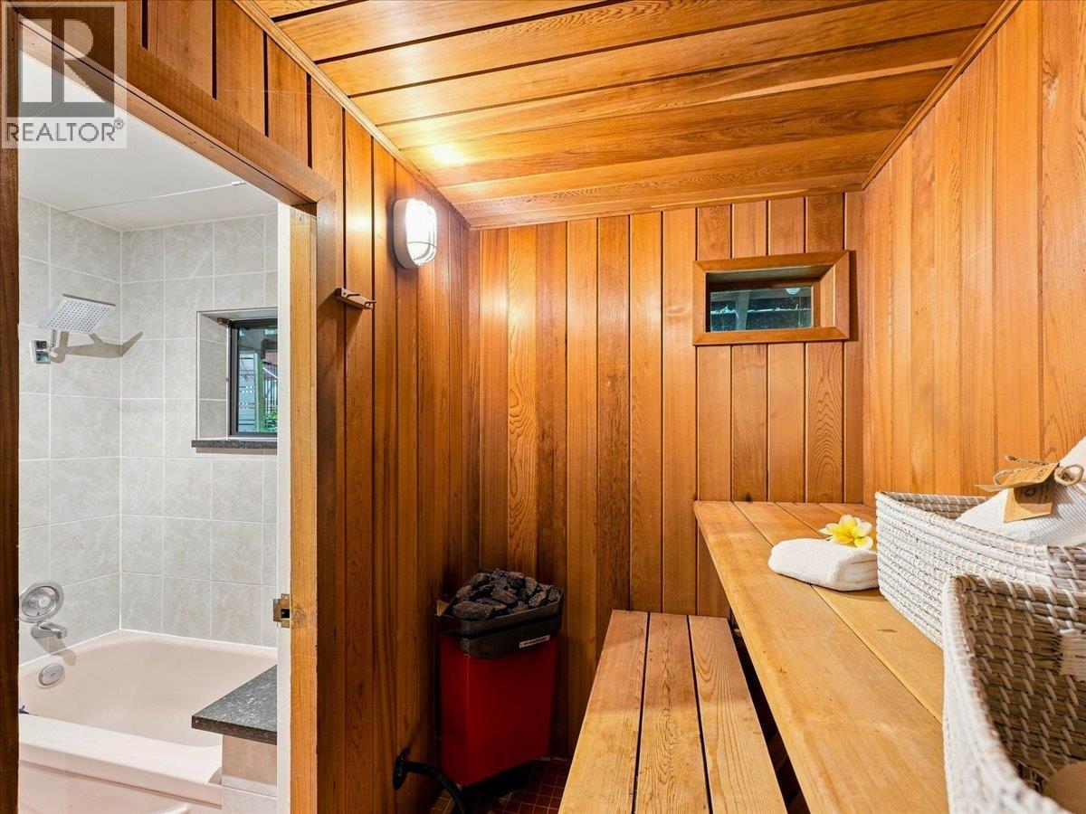 325 Bayview Place, Lions Bay, British Columbia  V0N 2E0 - Photo 11 - R3163571