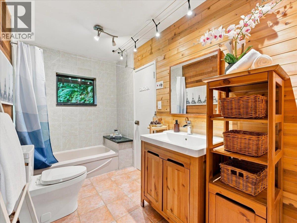 325 Bayview Place, Lions Bay, British Columbia  V0N 2E0 - Photo 9 - R3163571
