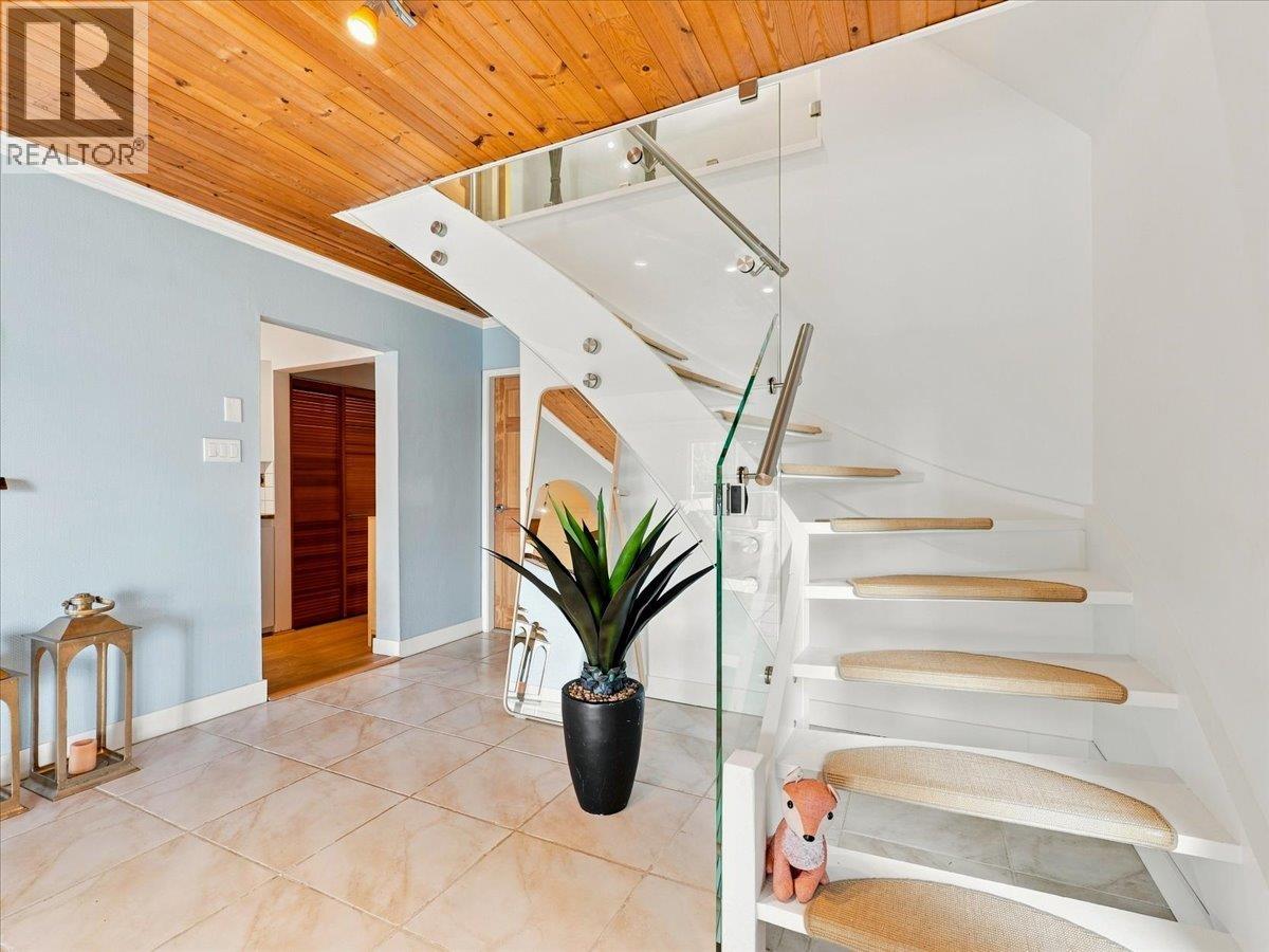 325 Bayview Place, Lions Bay, British Columbia  V0N 2E0 - Photo 27 - R3163571