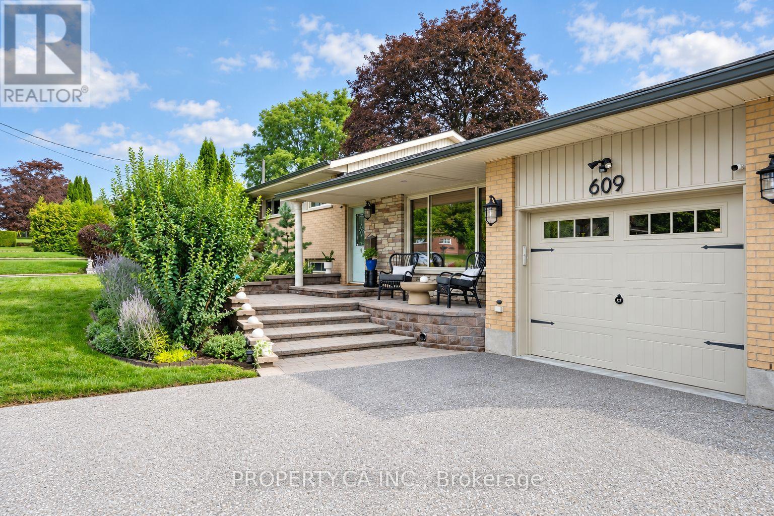 609 Annapolis Avenue, Oshawa, Ontario  L1J 2Y9 - Photo 1 - E13763338