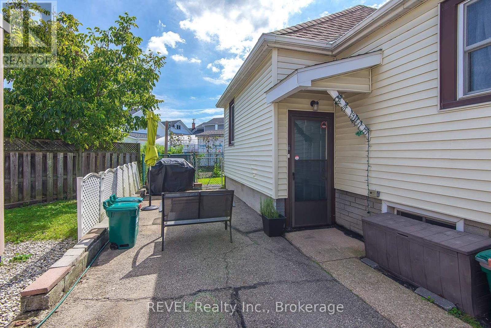 12 Garnet Street, St. Catharines (Facer), Ontario L2M 5E5 - Photo 3 - X13763486