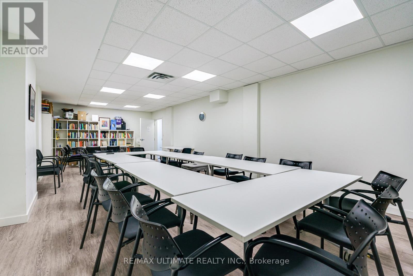 Main - 427 Vaughan Road, Toronto, Ontario  M6C 2P1 - Photo 10 - C13763502