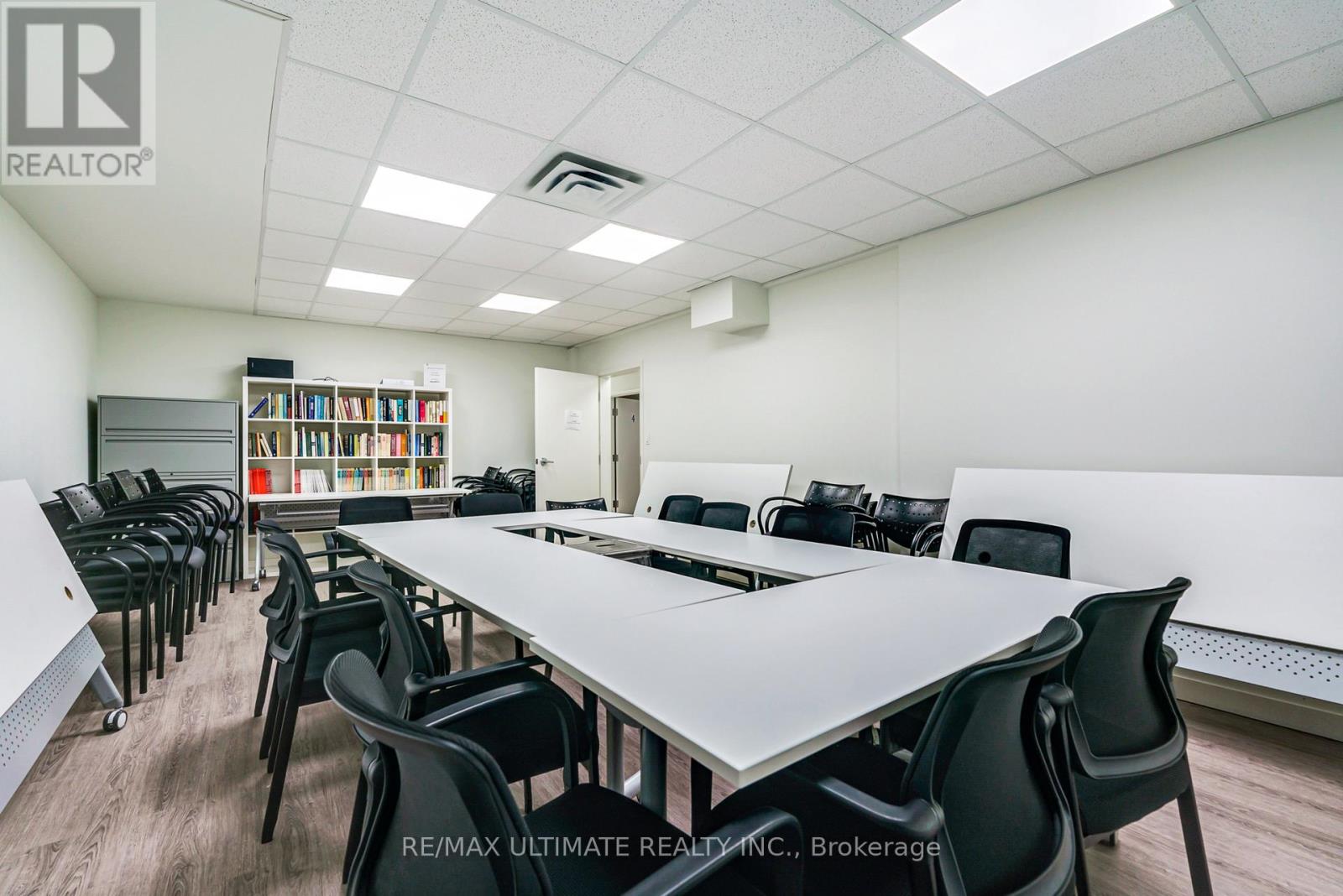 Main - 427 Vaughan Road, Toronto, Ontario  M6C 2P1 - Photo 13 - C13763502