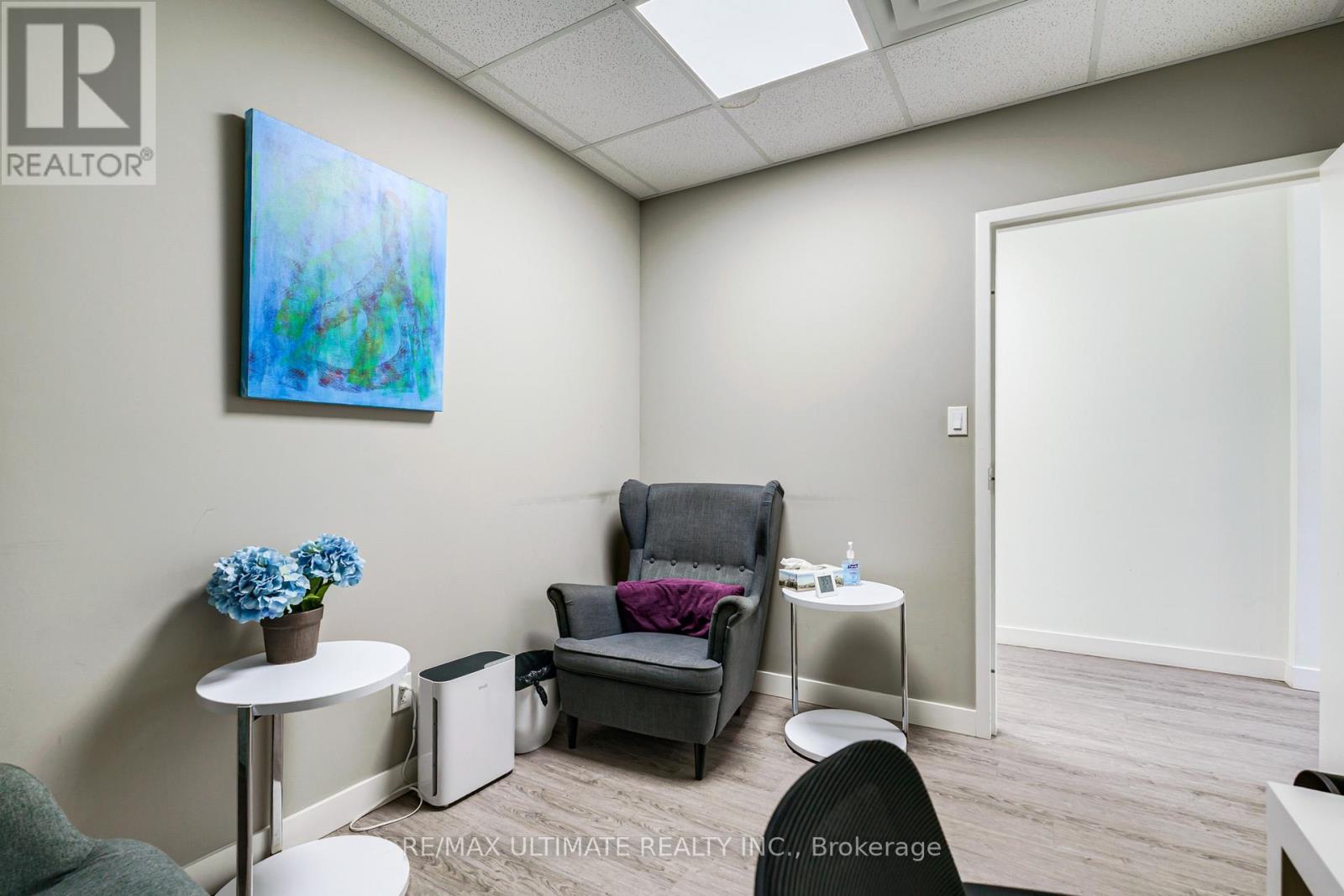 Main - 427 Vaughan Road, Toronto, Ontario  M6C 2P1 - Photo 17 - C13763502