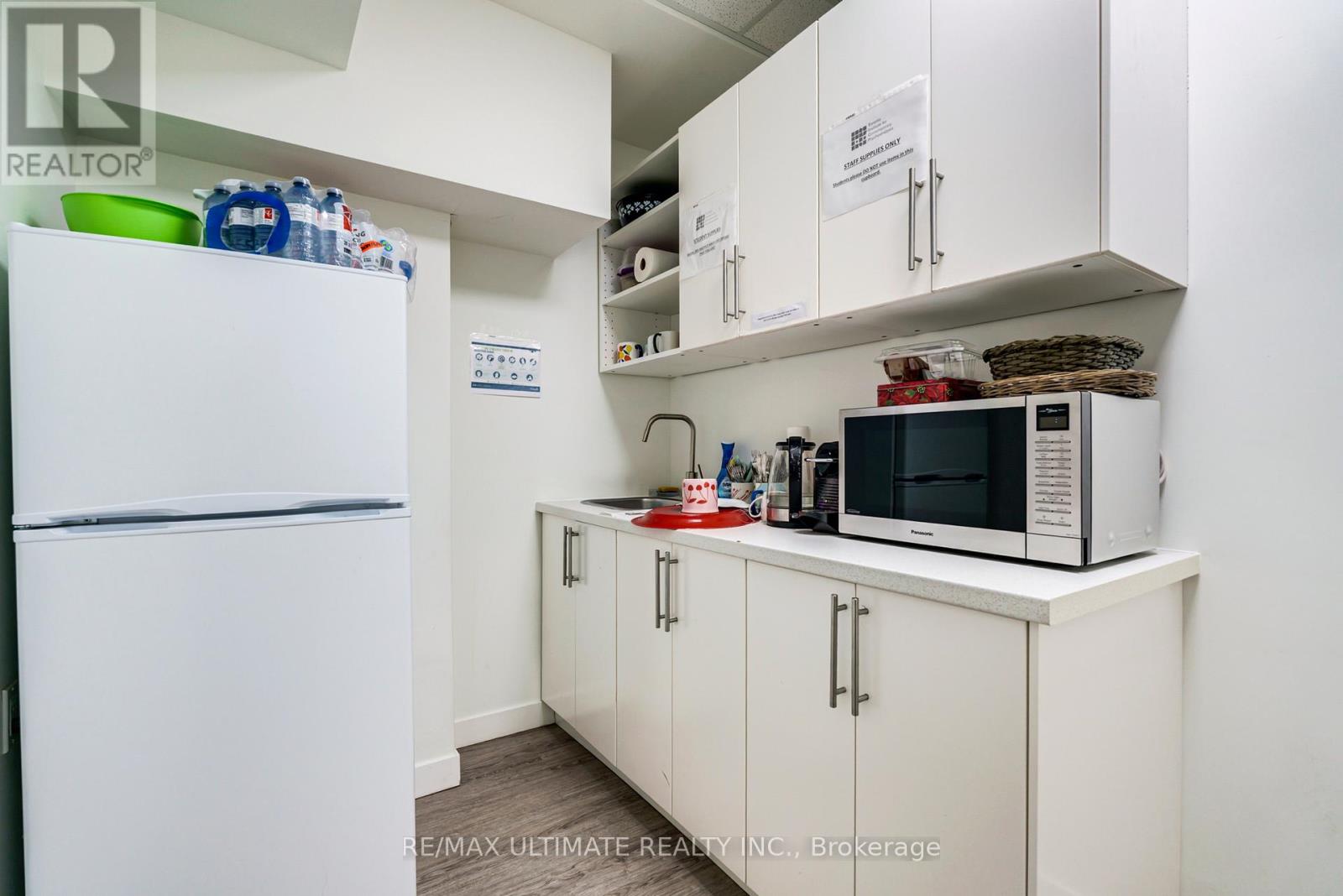 Main - 427 Vaughan Road, Toronto, Ontario  M6C 2P1 - Photo 21 - C13763502