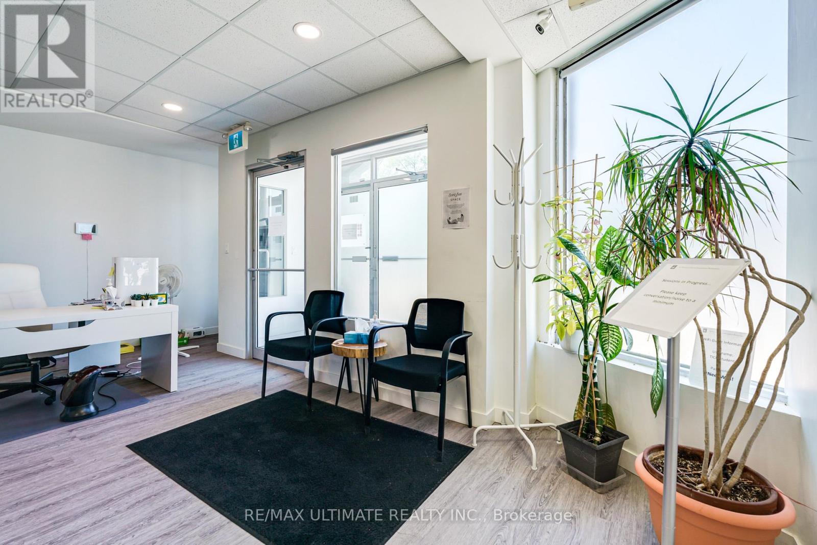 Main - 427 Vaughan Road, Toronto, Ontario  M6C 2P1 - Photo 6 - C13763502