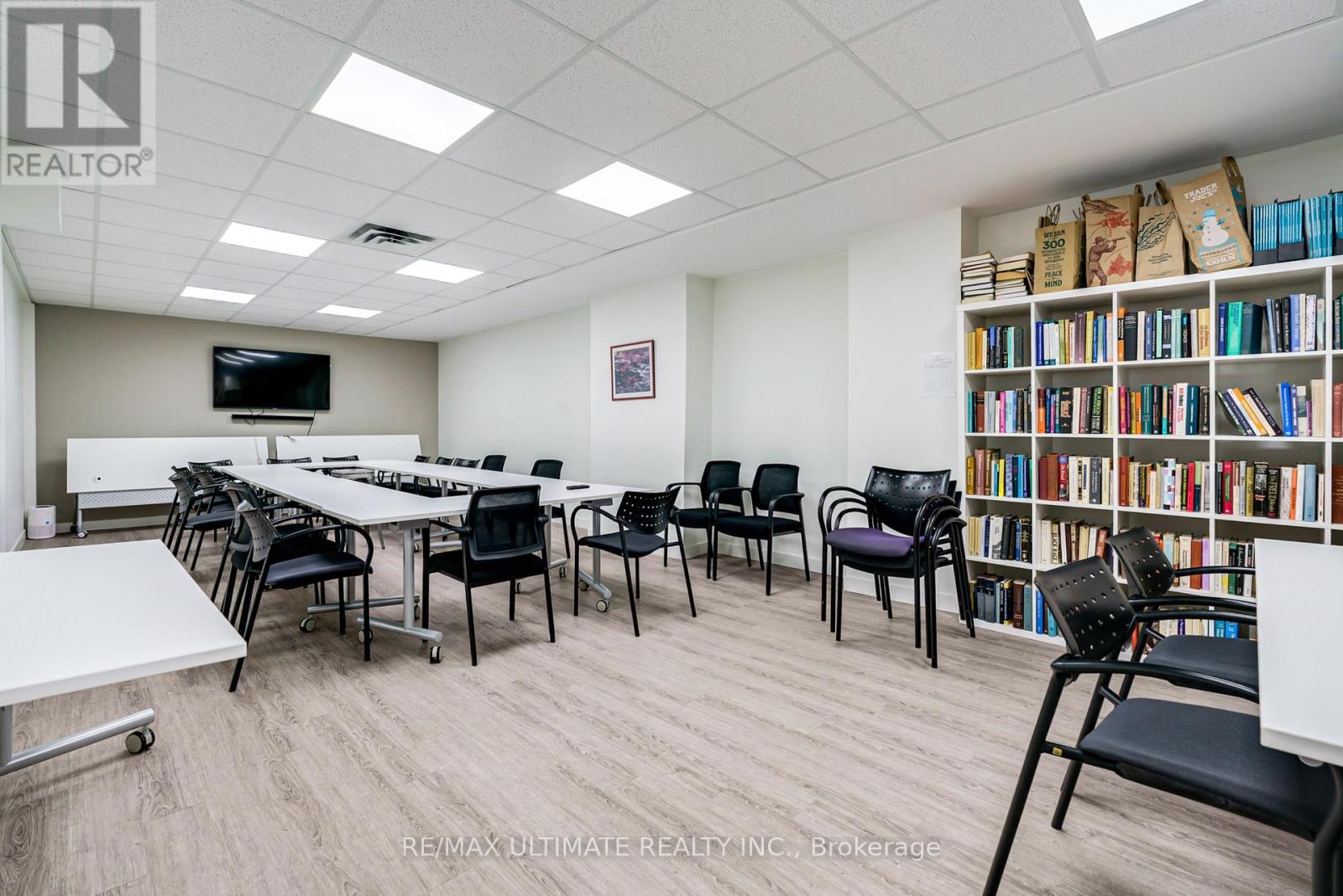 Main - 427 Vaughan Road, Toronto, Ontario  M6C 2P1 - Photo 7 - C13763502
