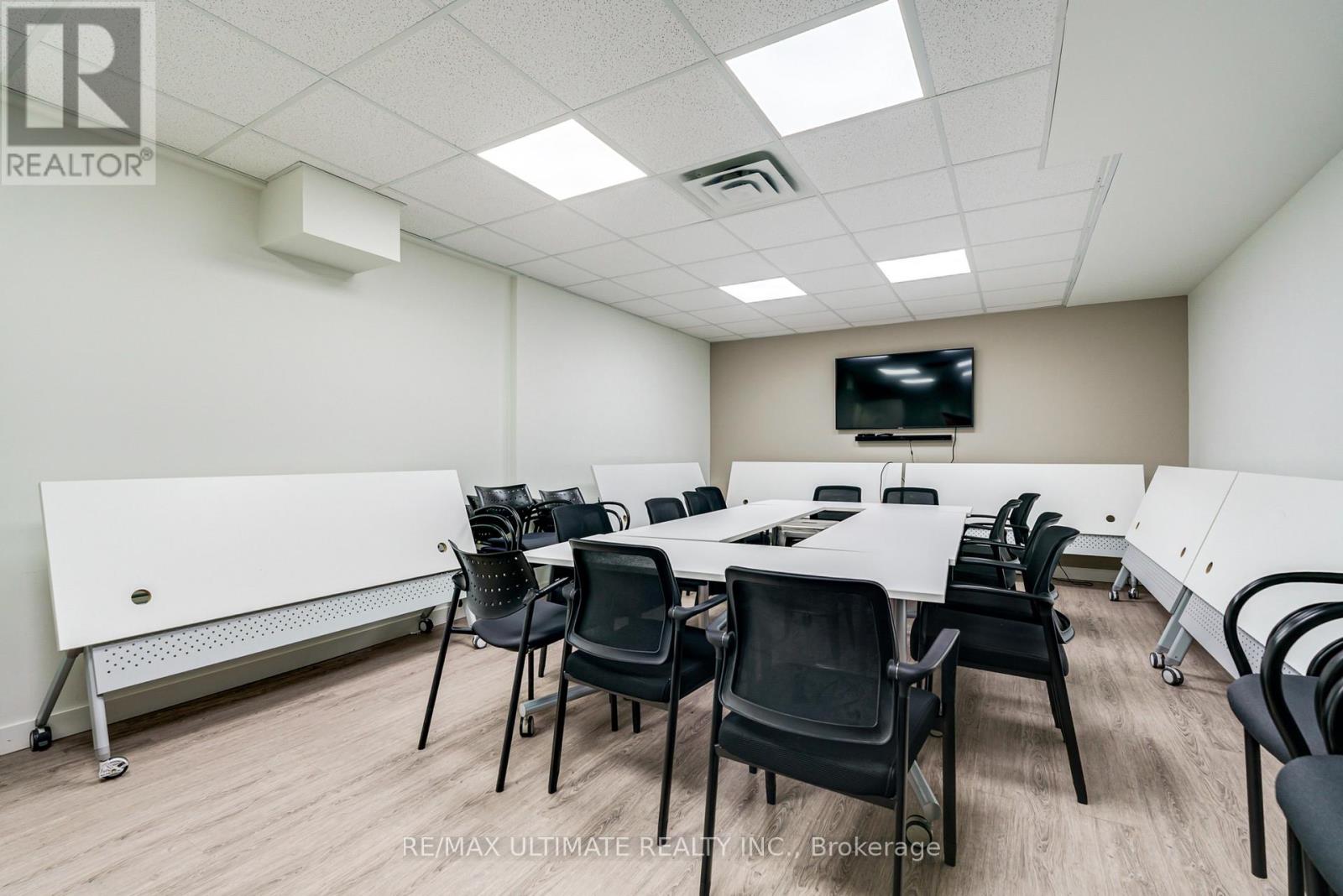 427-429 Vaughan Road, Toronto, Ontario  M6C 2P1 - Photo 11 - C13763522