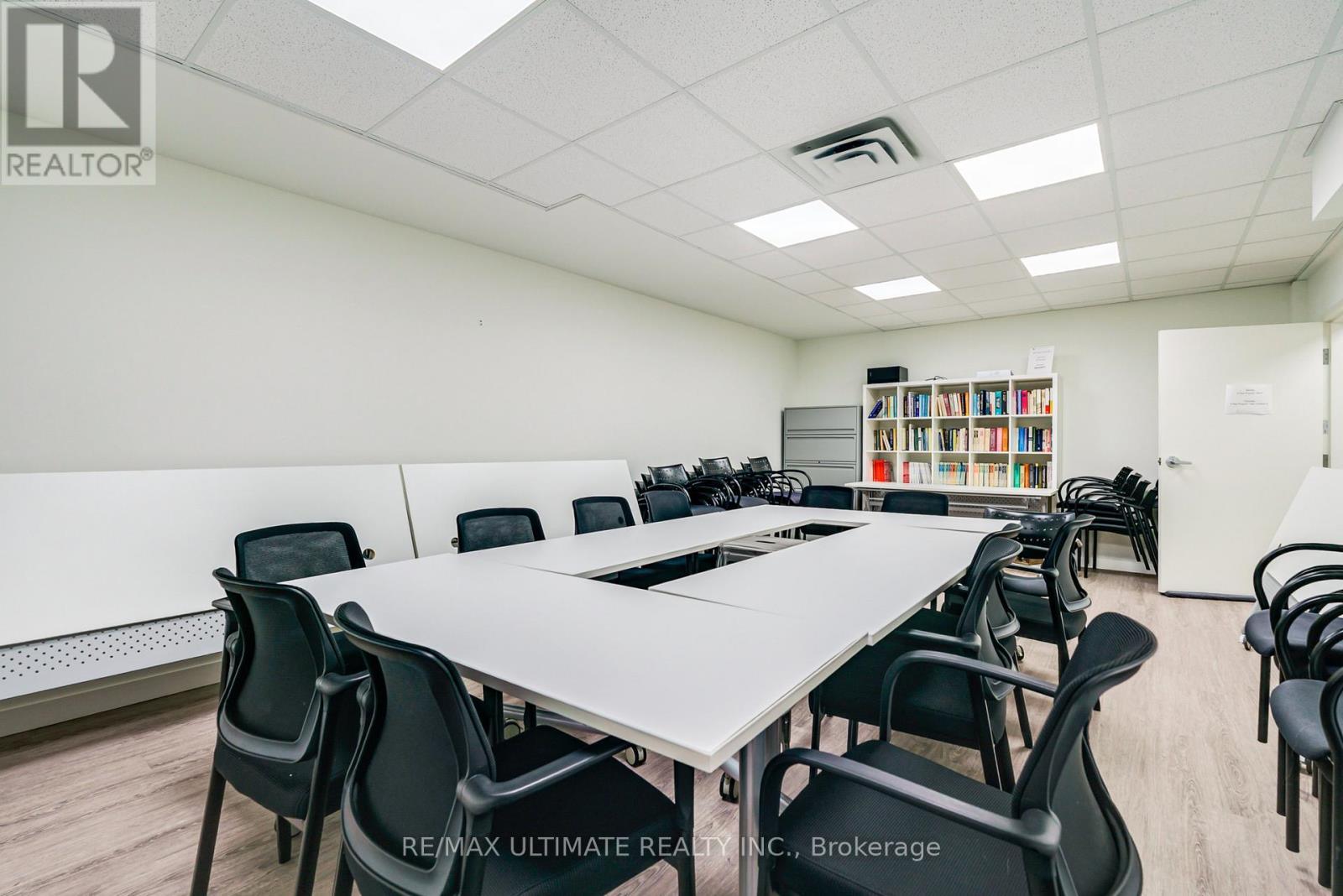 427-429 Vaughan Road, Toronto, Ontario  M6C 2P1 - Photo 12 - C13763522