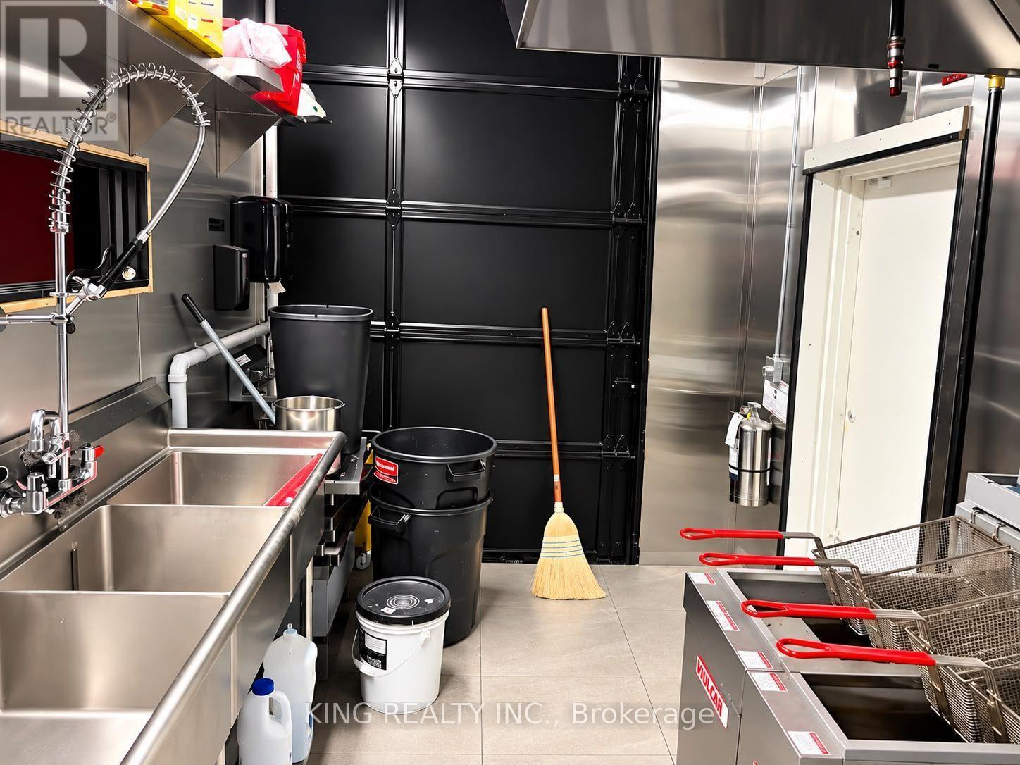 1001 Queen Street E, Toronto, Ontario  M4M 1K2 - Photo 23 - E13763488