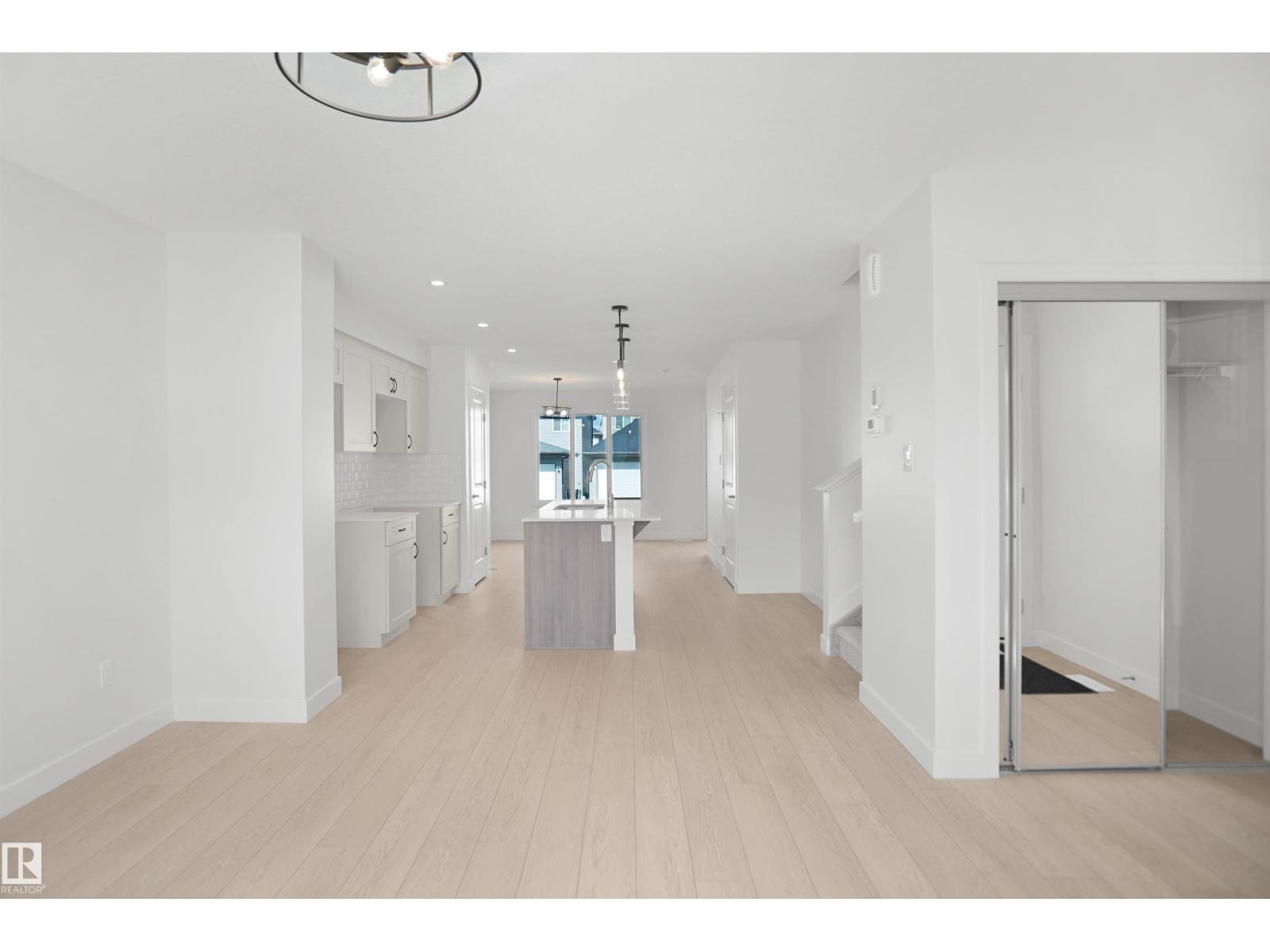 18976 28 Av NW, Edmonton, Alberta  T5Y 4G2 - Photo 7 - E4491688