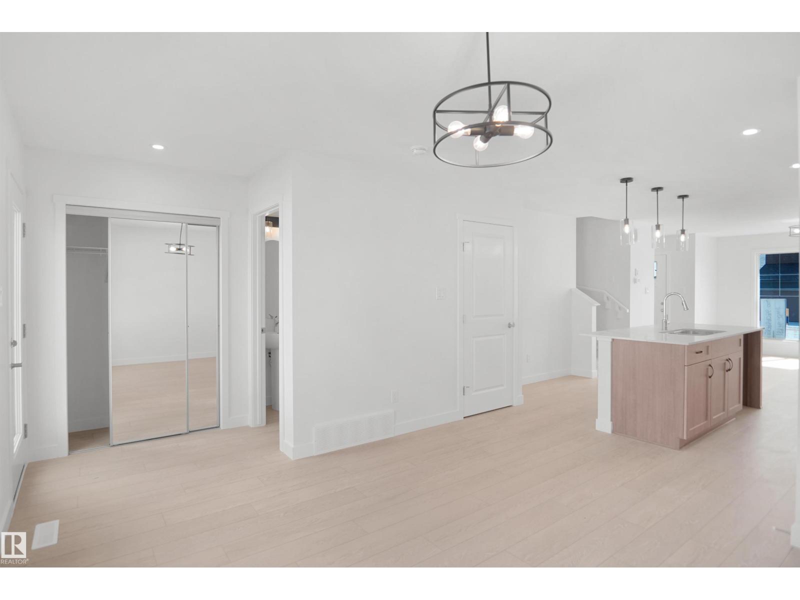18976 28 Av NW, Edmonton, Alberta  T5Y 4G2 - Photo 12 - E4491688