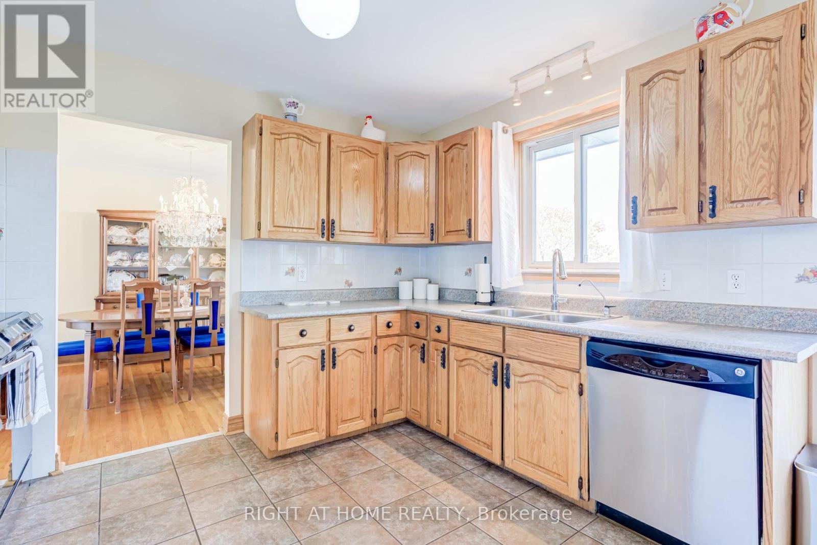 24 Joseph Street, Adjala-Tosorontio, Ontario  L0G 1L0 - Photo 9 - N13763548