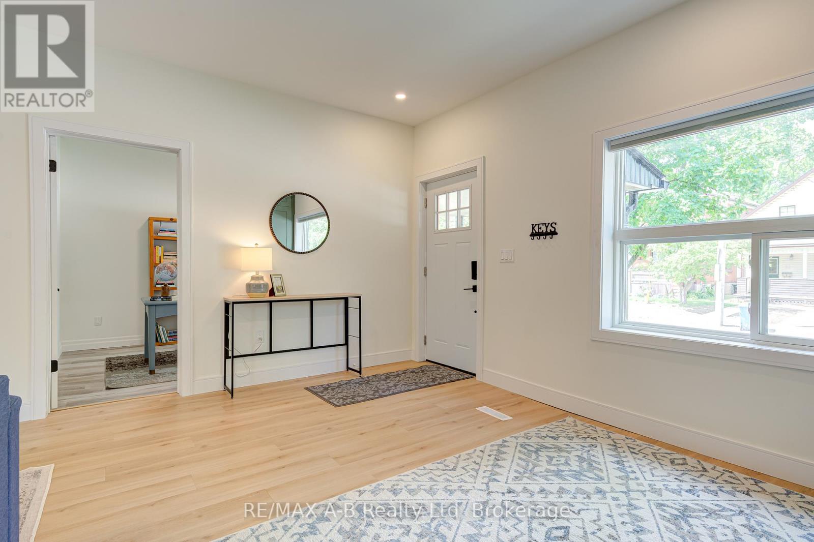 261 Albert Street, Stratford, Ontario  N5A 3K8 - Photo 5 - X13763544