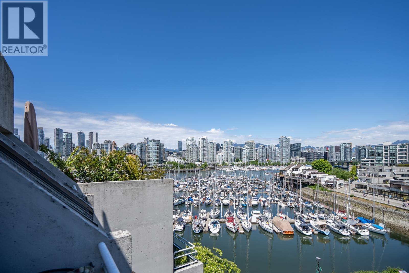 313 674 Leg In Boot Square, Vancouver, British Columbia  V5Z 4B4 - Photo 2 - R3163451