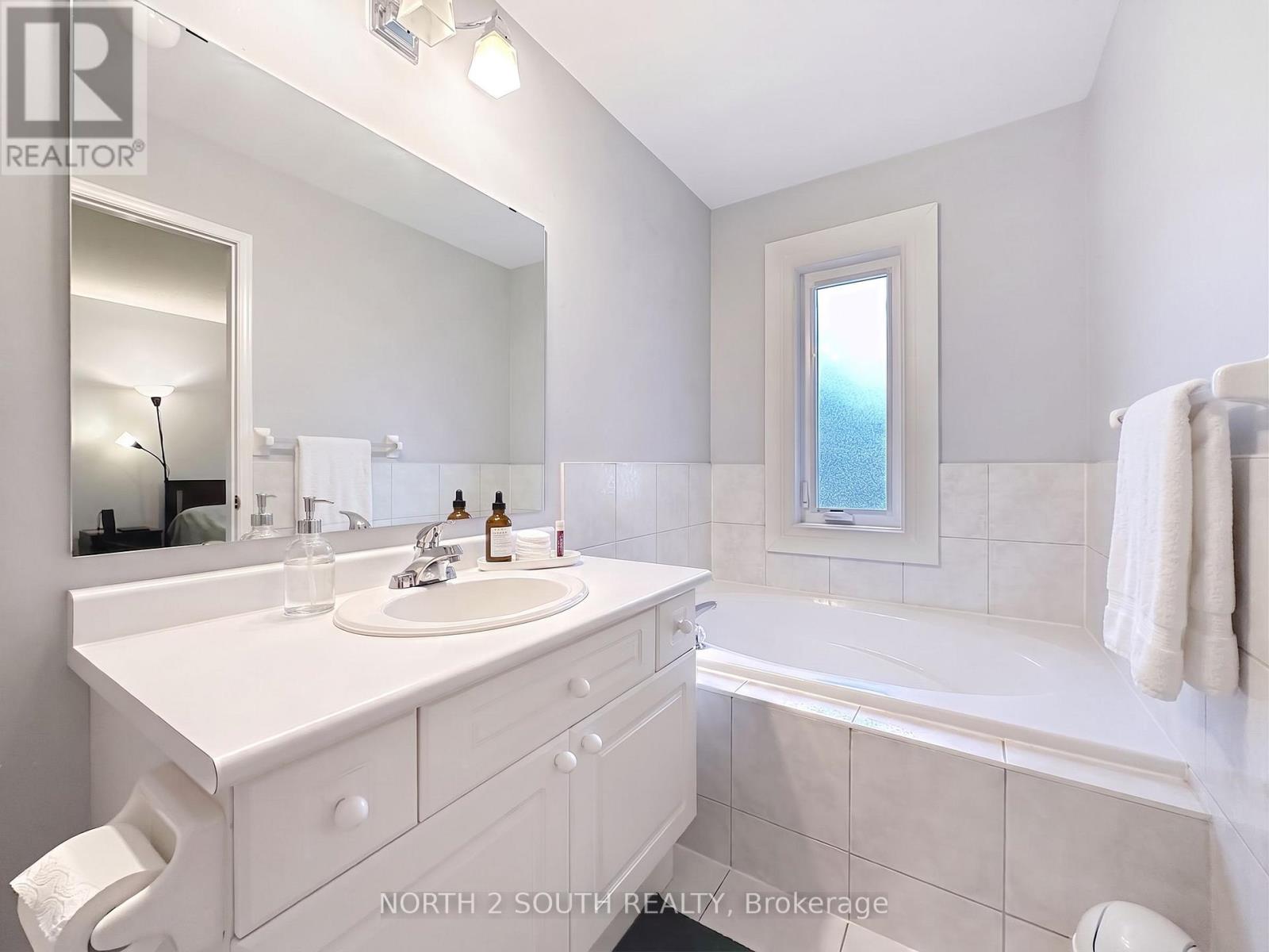 Unknown Address, ,    - Photo 15 - N13740186