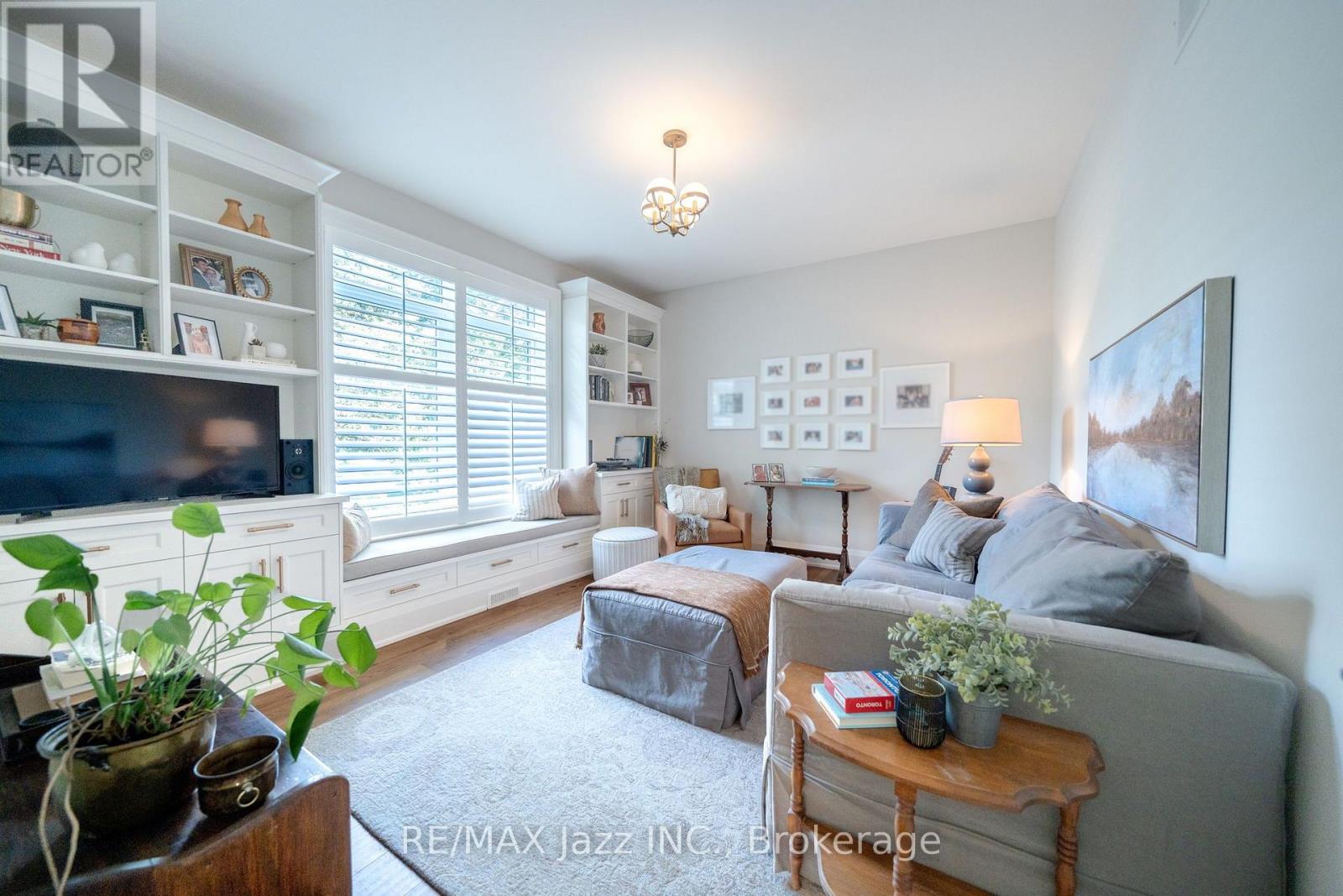 54 Ward Street, Whitby, Ontario  L1M 1G8 - Photo 4 - E13759052