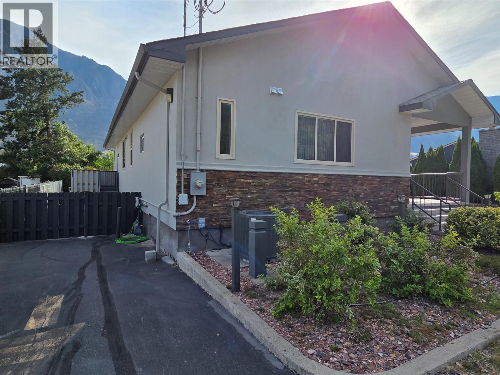 421 9th Avenue, Keremeos, British Columbia  V0X 1N3 - Photo 44 - 10392153