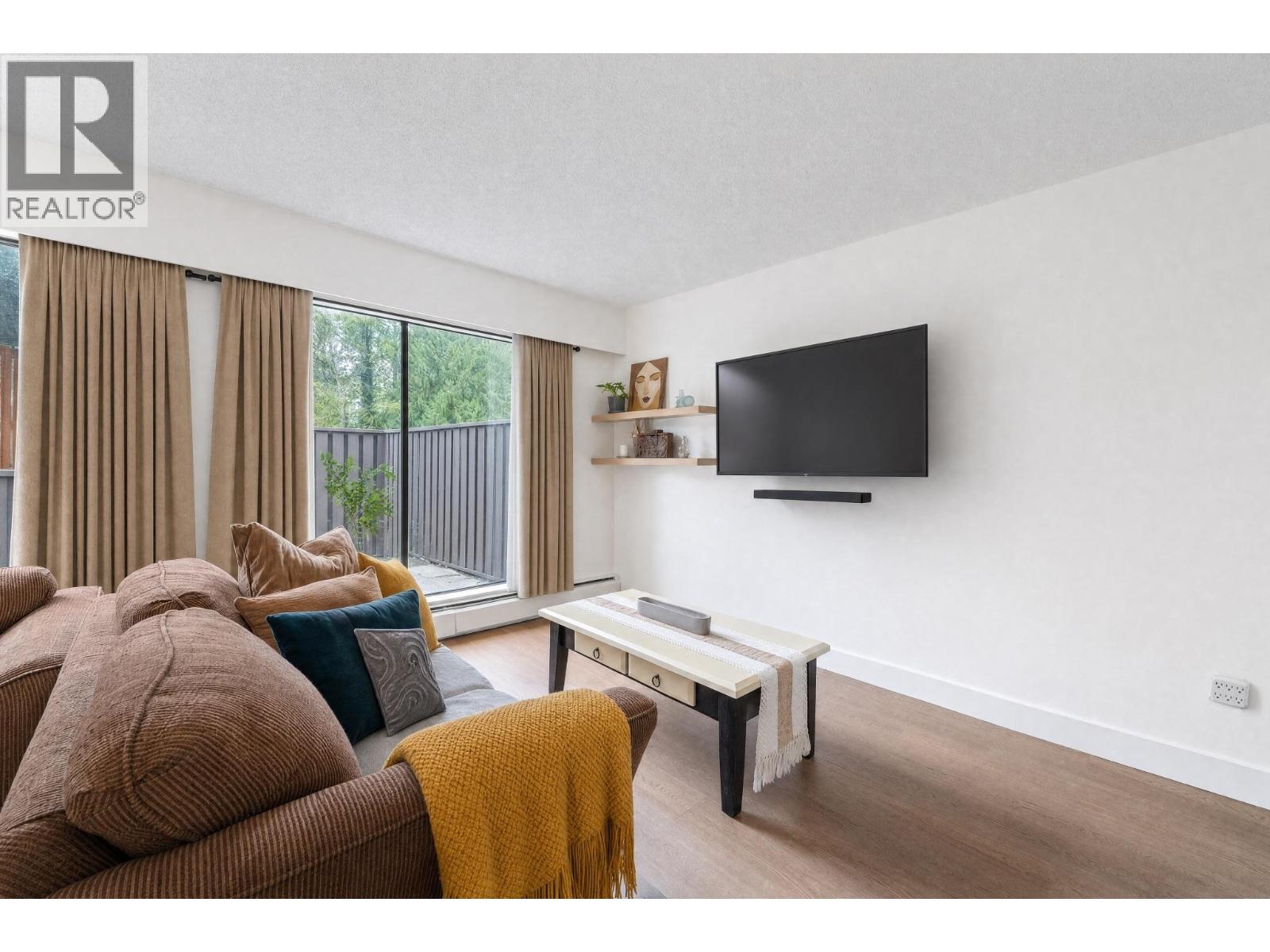 8865 Horne Street, Burnaby, British Columbia  V3N 4J8 - Photo 2 - R3163623