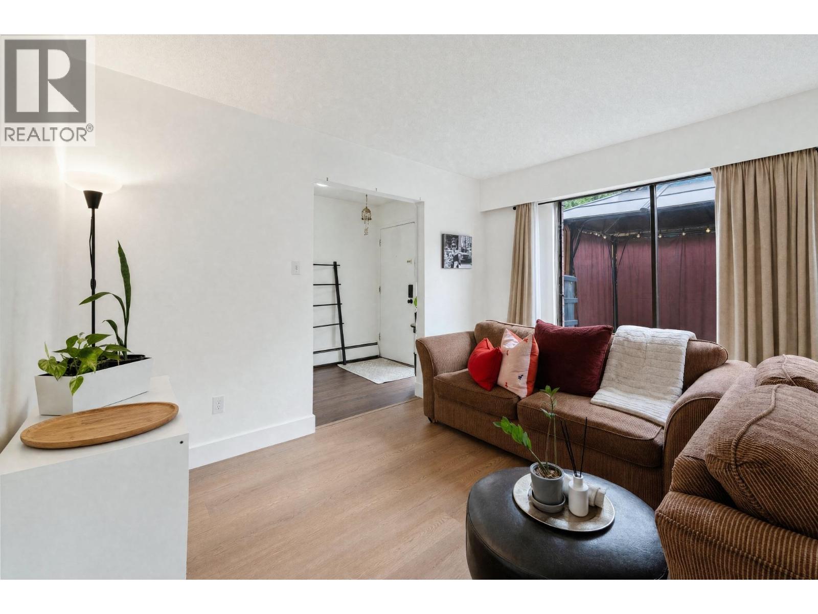 8865 Horne Street, Burnaby, British Columbia  V3N 4J8 - Photo 3 - R3163623
