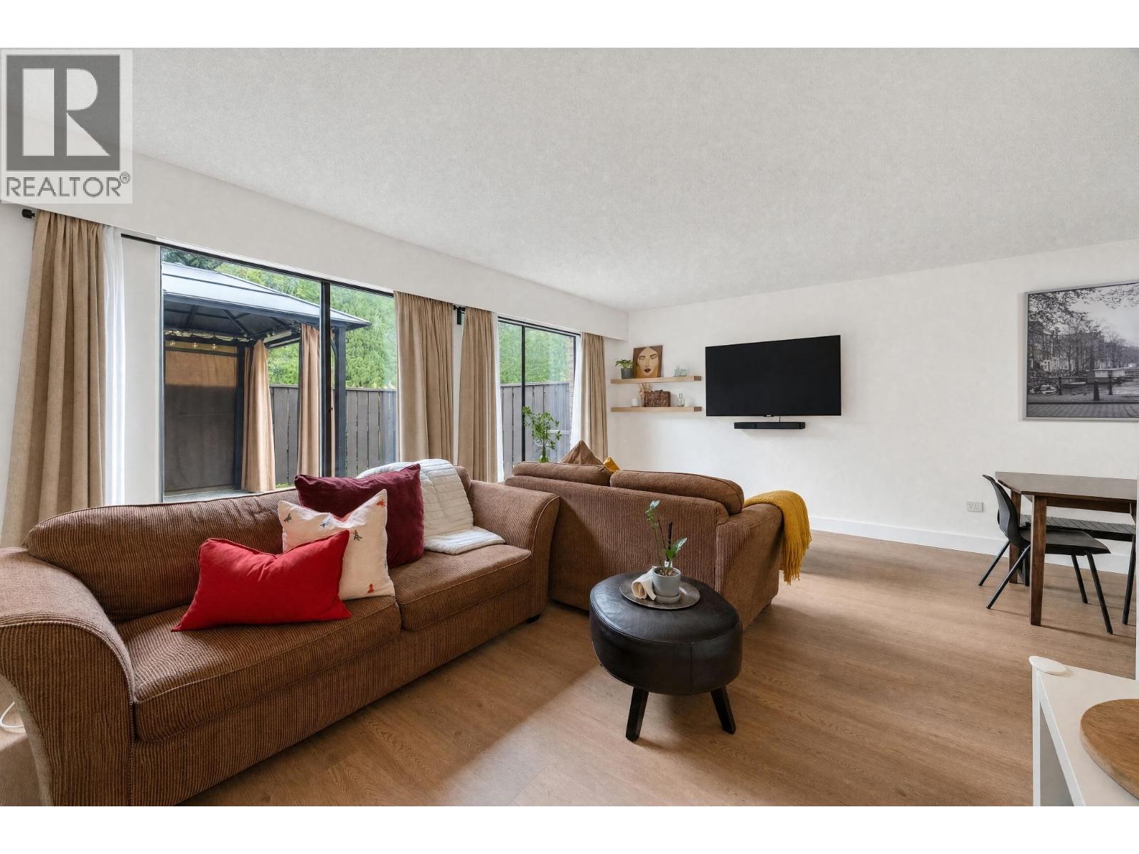 8865 Horne Street, Burnaby, British Columbia  V3N 4J8 - Photo 5 - R3163623